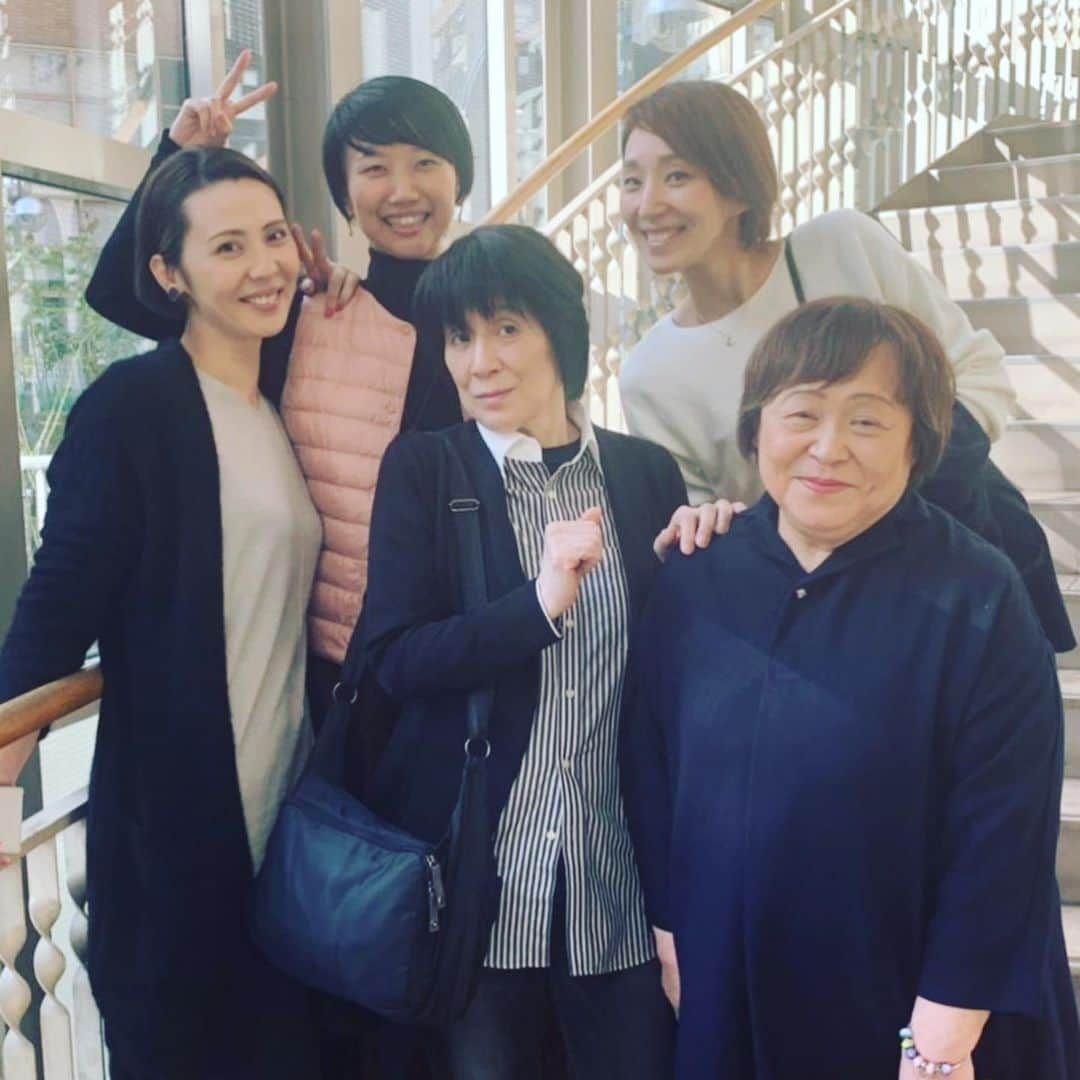 緒月遠麻さんのインスタグラム写真 - (緒月遠麻Instagram)「☺︎ 宝塚我が心の故郷。  みんなの元気が わたしの幸せ。  #宝塚  あっきー 卒業おめでとう㊗️✨ #澄輝さやと」10月23日 22時34分 - toma_ozuki