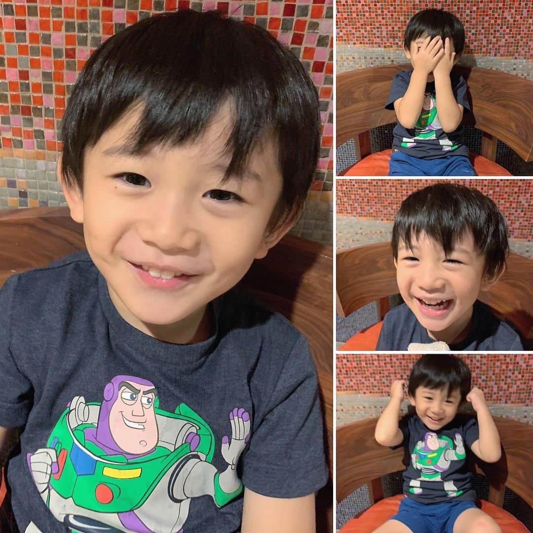 のインスタグラム：「ディーン君笑顔マックス！😆 本当に大きくなるの早すぎます。  Smiles😊  #notdrunk #littledean #smiles #ディーン君 #笑顔#パパ#鬼ママ#親バカ#つづく  @mariakamiyama」