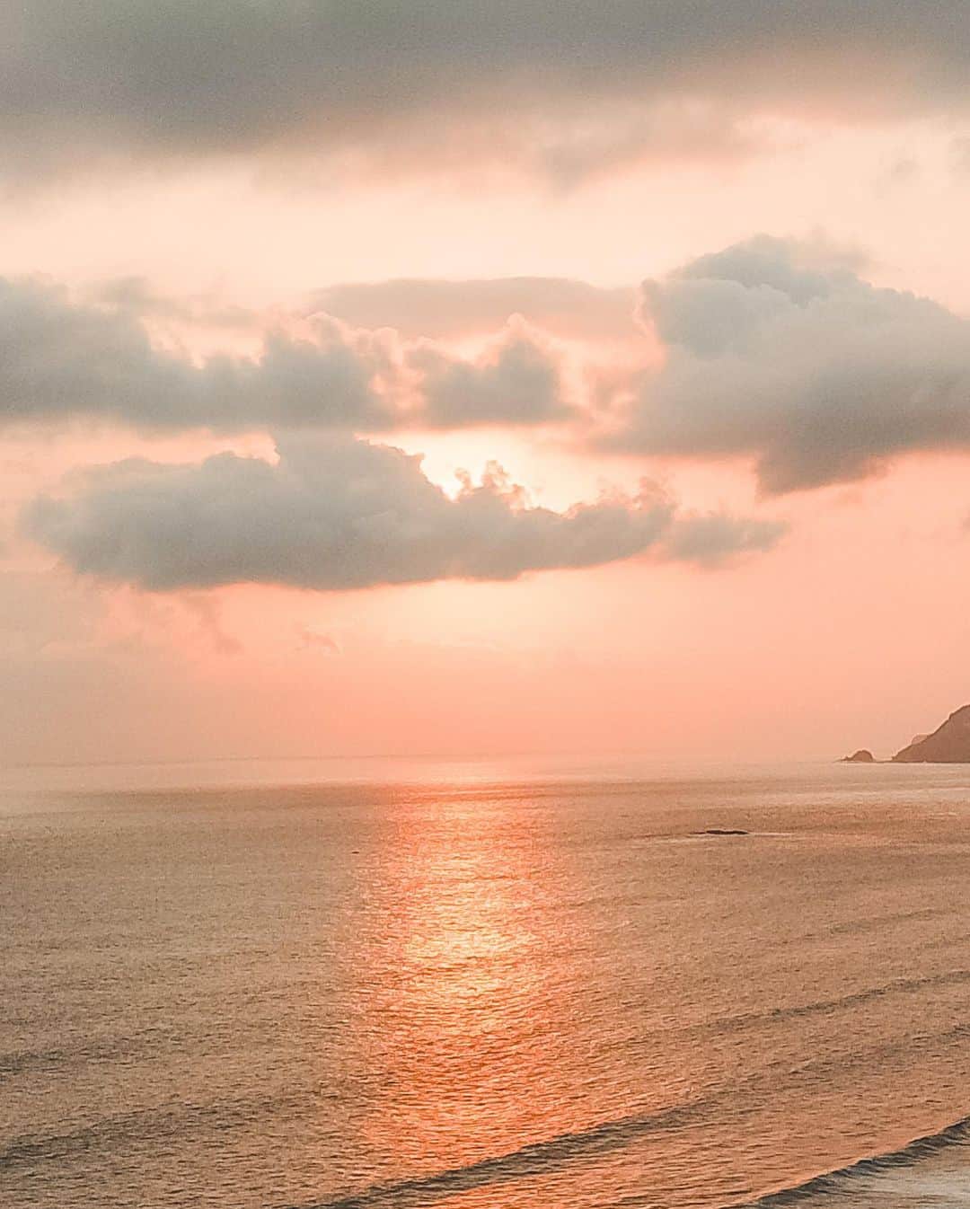 八代健さんのインスタグラム写真 - (八代健Instagram)「The coastline of Lombok is awesome #lombokisland #kutalombok #CanonM50 #CanonThailand #LombokWorld」10月23日 22時47分 - kenyashiro