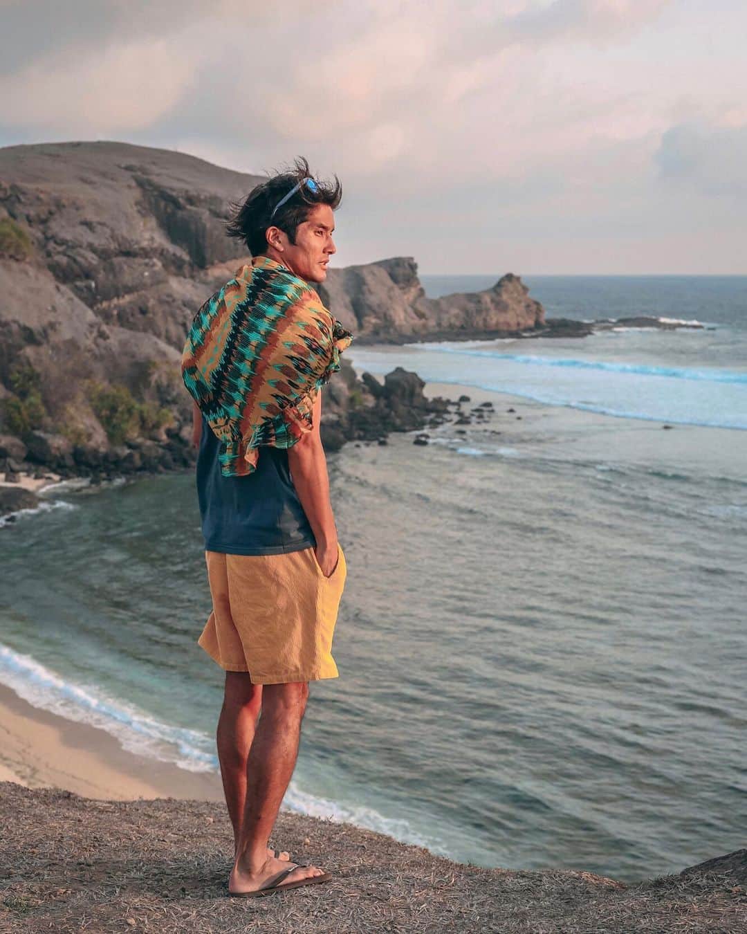 八代健のインスタグラム：「The coastline of Lombok is awesome #lombokisland #kutalombok #CanonM50 #CanonThailand #LombokWorld」