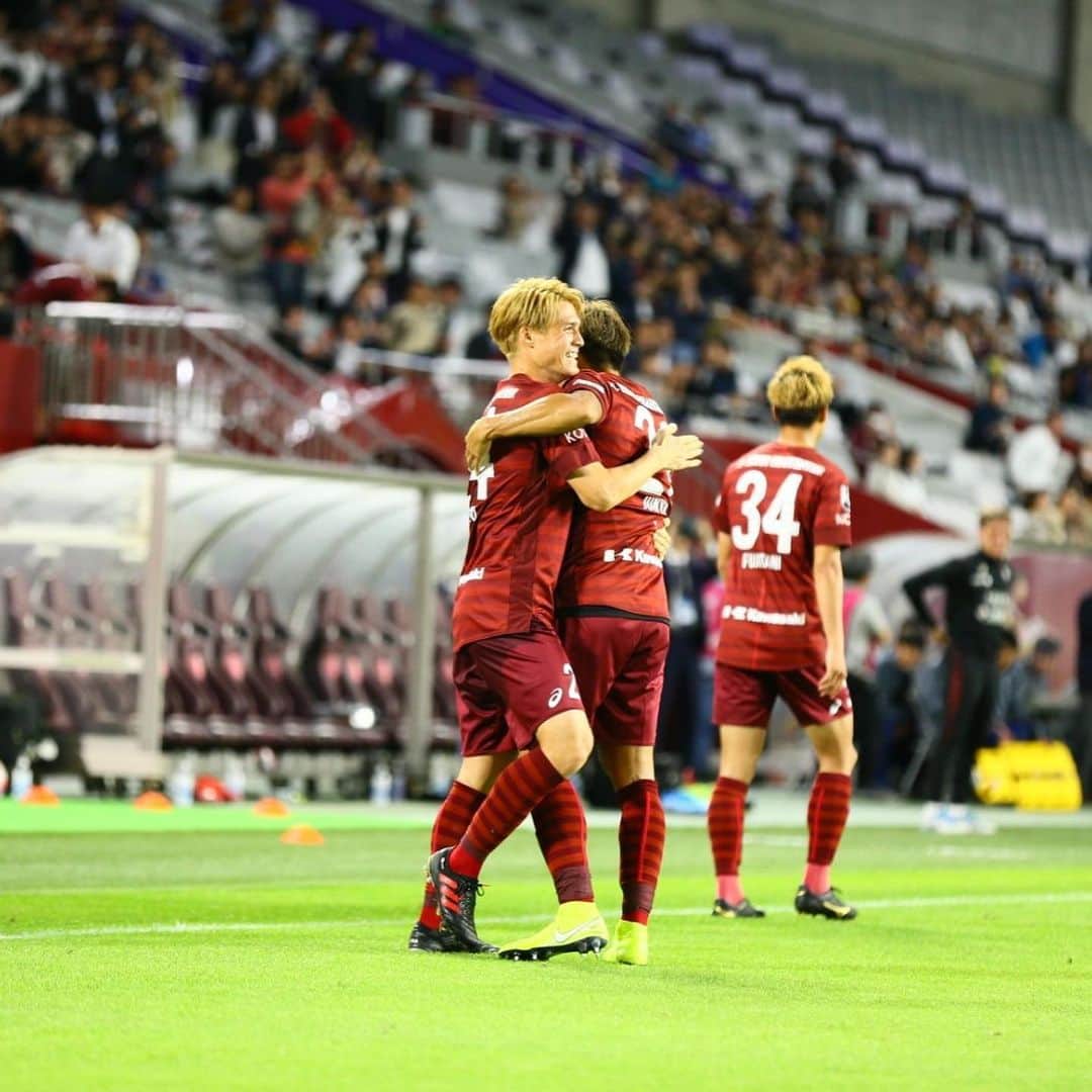 酒井高徳さんのインスタグラム写真 - (酒井高徳Instagram)「今日も応援ありがとうございました！ 前節負けたけど、今日の試合に集中したい気持ちもあって投稿しませんでした。 タイトルまでまた一歩進めました！皆んなで一歩ずつ進んで元旦目指しましょう！ 今日の様な気持ち入った試合を次リーグでも見せれる様に頑張ります！ #タグがなんも思いつかない #思いついたらやらなあかんで？ #明日やろうは馬鹿野郎や #どっかで聞いたセリフ真似てみた #とりあえず勝利最高 #二連敗でモヤモヤしてたから #今日は美味しく #お酒いただきます #神戸に乾杯」10月23日 22時57分 - sakai_go1123