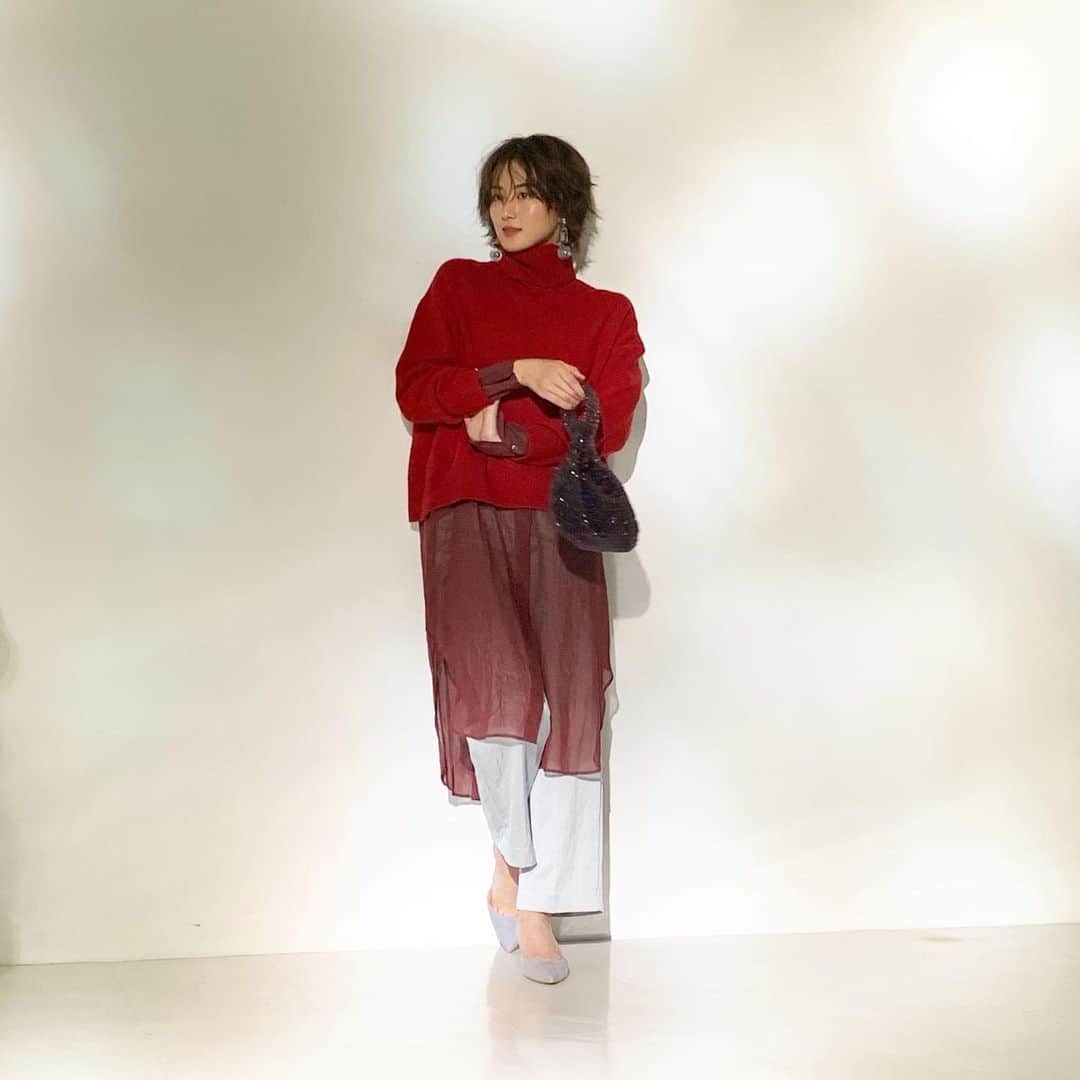 高月彩良さんのインスタグラム写真 - (高月彩良Instagram)「本日発売の「GINGER」12月号 とっても可愛いカラーニットを 着せて頂きました。 今年はカラーニットに虜の冬になりそうです。 #GINGER」10月23日 23時00分 - sara_takatsuki_official
