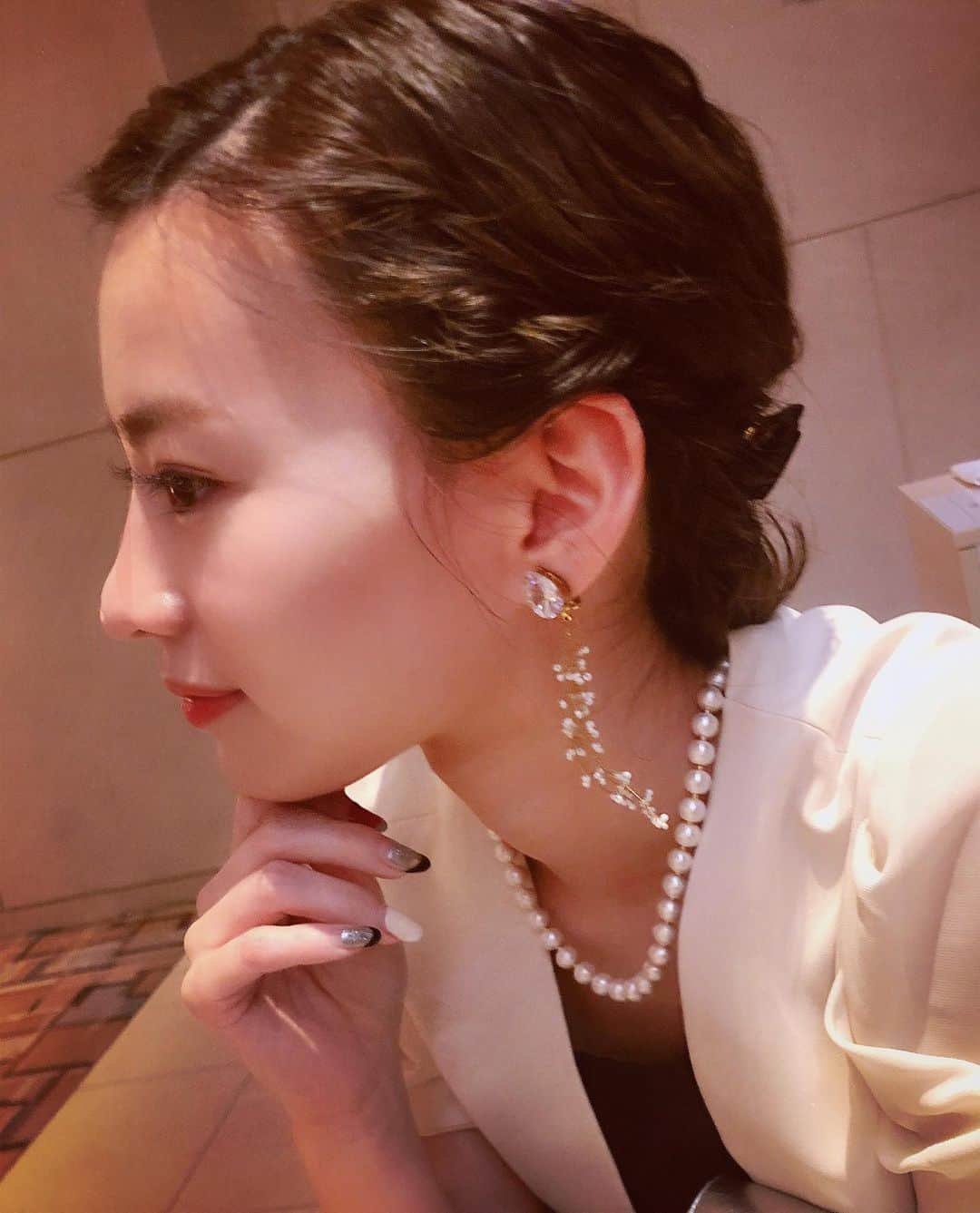 金子織江さんのインスタグラム写真 - (金子織江Instagram)「.. 正装した時や、お呼ばれされた時にはかかせないアクセサリー✨. . @lumiere1shop . . 一つ一つ丁寧に作られていて、 とても女性らしい清楚で上品なアクセサリー、 なのに存在感があるのでとてもお気に入りです♡. . . . #piace #accessory #fashion #accessories #ピアス #アクセサリー #ファション #instagood #instalike #instagram #instafashion #happy #love」10月23日 23時10分 - orie_kaneko44