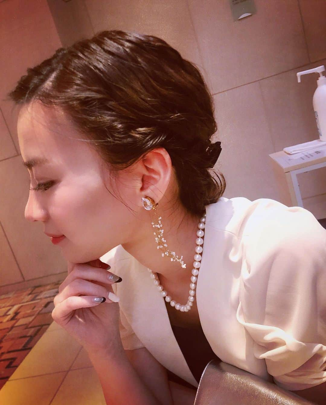 金子織江さんのインスタグラム写真 - (金子織江Instagram)「.. 正装した時や、お呼ばれされた時にはかかせないアクセサリー✨. . @lumiere1shop . . 一つ一つ丁寧に作られていて、 とても女性らしい清楚で上品なアクセサリー、 なのに存在感があるのでとてもお気に入りです♡. . . . #piace #accessory #fashion #accessories #ピアス #アクセサリー #ファション #instagood #instalike #instagram #instafashion #happy #love」10月23日 23時10分 - orie_kaneko44