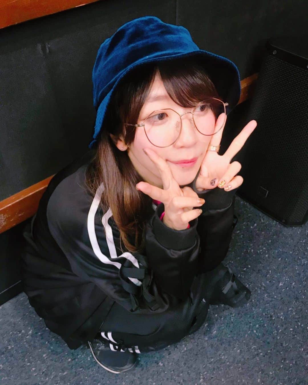 ぱいぱいでか美のインスタグラム：「明日10/24は渋谷原宿の間くらいのとこでフリマします。フリマ久々だ〜！ ꙳ #フリーマーケット #フリマ #総額1億円フリーマーケット #渋谷 #原宿 #a1clothing 横 ꙳ 主に服など売ります！ 写真でかぶってる帽子とかピンクのトレーナーも売るよ〜 あとはパーカーが家にいっぱいあったよね チェキも撮れるので是非〜☆ 17:00〜19:30やってます！ 袋はできるだけ自分で持ってきて！すまんな！」