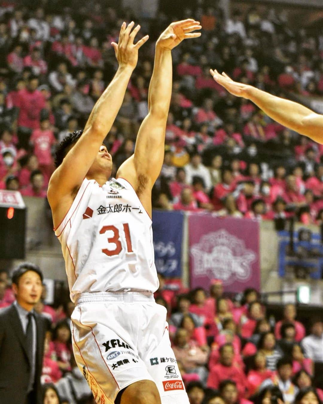 千葉ジェッツさんのインスタグラム写真 - (千葉ジェッツInstagram)「試合風景10.23vs秋田 #chibajets #Bリーグ #basketball #バスケ #千葉ジェッツ #ここから一つずつ #週末は島根戦 #ホームの力 #共に戦ってください🔥」10月23日 23時38分 - chibajets_official