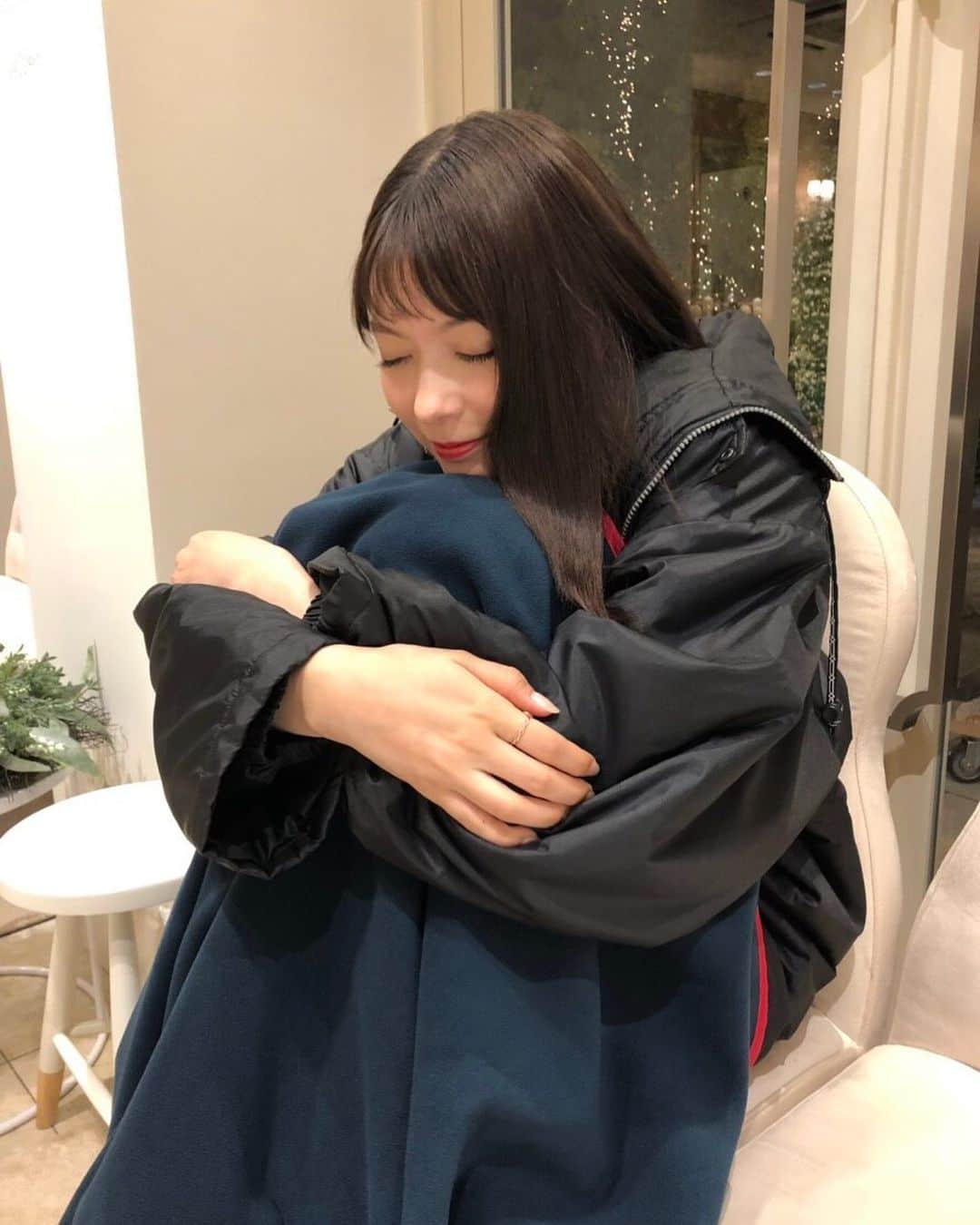 映画『午前0時、キスしに来てよ』のインスタグラム：「＼🌠0キスおやすみタイム🌙 ／ ﻿ ﻿ 🕛ただいま、午前0時をお知らせ💭﻿ ﻿ 柊の休憩中、おねむショット💤 ﻿ ﻿ ﻿ #かわいい 🥺 #内田柊 #柊 #八木アリサ ﻿ #女優 #モデル #綾瀬楓の元カノ#休憩中 ﻿ #おねむ #スヤスヤ #こちらも #レア です✨ ﻿ #みなさん #おやすみなさい 🌙 ﻿ #午前0時キスしに来てよ #12月6日公開 ﻿ #0キス #0kiss #ゼロキス」