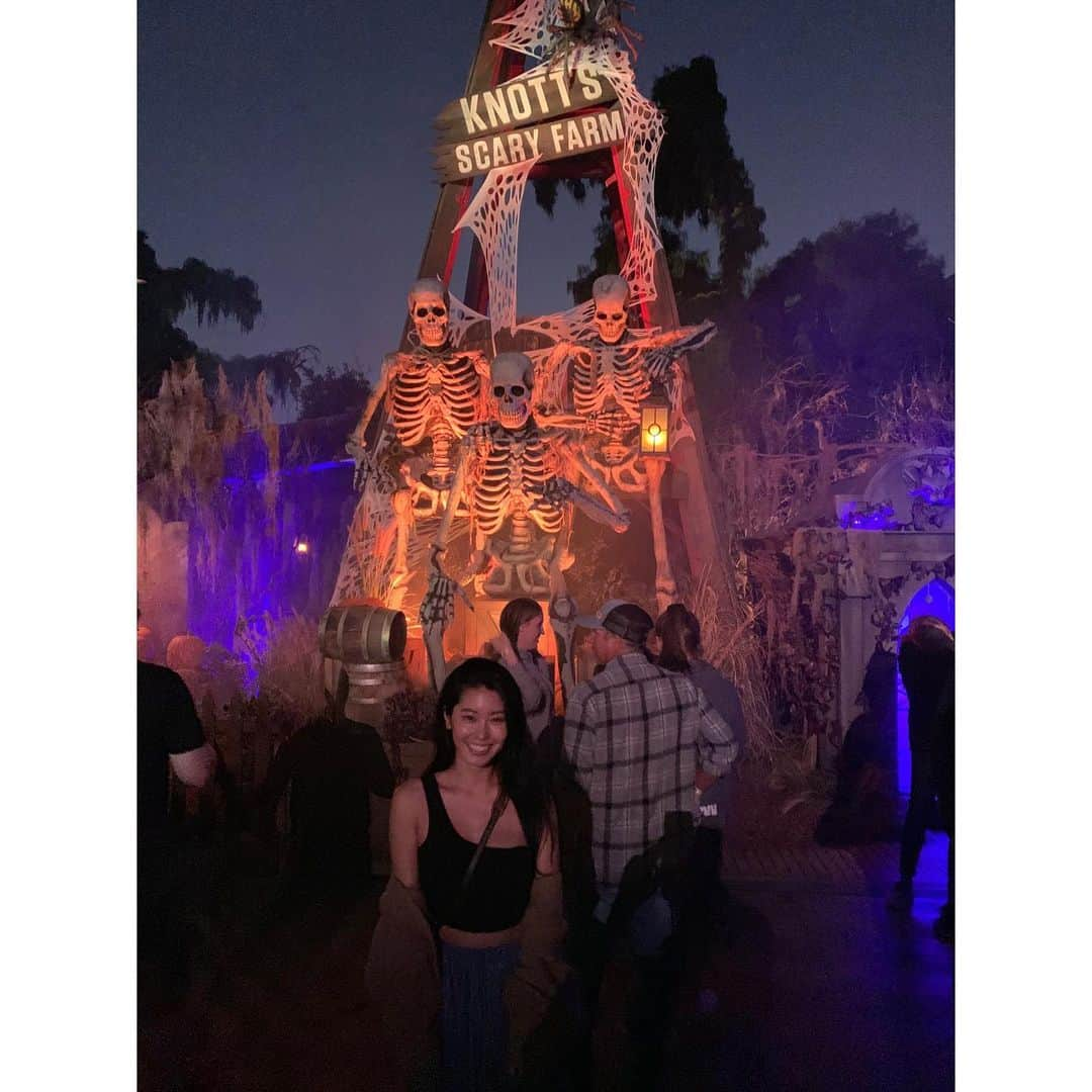 福山智可子さんのインスタグラム写真 - (福山智可子Instagram)「@knottsscaryfarm いったことある？ 私は心臓ばくばくでした🎃👻 Half fun and half hate 😭  #knottsberryfarm #nuttsberryfarm #ナッツベリーファーム #リボルブ」9月30日 8時28分 - chikako808