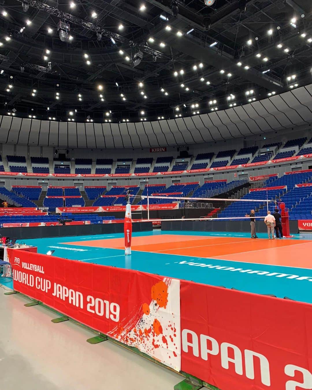 のインスタグラム：「. . ワールドカップバレー2019 女子大会が閉幕しました。 . . 11日間にわたり アツイ応援をありがとうございました‼︎ . . 振り返ってみれば 中国の強さが際立った大会でした。 海外戦もたくさん観させてもらい とても勉強になったしなにより楽しかった‼︎ 欲を言えば本気のセルビアと中国の試合が みたかった‼︎‼︎ それは来年のお楽しみですね。 . . . 日本チームはというと 前半の苦しい状況から よく立て直したと思います。 大阪ラウンドは3連勝となりました。 ただ、終わりよければ…ではありません。 . 昨日の放送中にも言いましたが 前半と後半なにが違ったのか しっかり検証し 来年に繋げてもらいたいと思います。 . . 私自身も解説した試合を見直し、 また機会がいただけるのであれば より良いものをみなさまにお届けできるよう 努力していきたいと思います‼︎ . . 明日からは男子大会が開幕します‼︎ そしてVリーグもすぐに始まります‼︎ ラグビーや陸上などたくさんのスポーツが 盛り上がっています‼︎ スポーツで日本が元気になる、 こんなに嬉しいことはありません‼︎ . . 応援してくださったみなさま 大会を支えてくださったみなさま 記者、メディアのみなさま フジテレビ中継スタッフのみなさま 本当にありがとうございました‼︎ . . 選手、スタッフのみなさま お疲れ様でした‼︎ . . そしてジャニーズWESTのみなさま 最高でした‼︎‼︎ 心からバレーボールを楽しんで くれている姿、とても嬉しかったです‼︎ . . なかでも重岡さんと 昨日お話させていただく機会があり アツくバレーボール愛、 スポーツ愛を語ってくれました。 本当にスポーツが大好きで ワールドカップにのめりこんでくれていて 本当に本当に嬉しかった‼︎ . そしていつも体調のこと、喉のこと 心配してくださる優しさに やられました…笑。 . . フジテレビのスタッフさんも 昔からお世話になっている方が みんな戻ってきてくれて そんなみなさんとまた一緒に お仕事ができてとても幸せでした‼︎‼︎ . .  大好きなバレーボールを 素敵なみなさんとお届けできて 楽しく幸せな11日間でした‼︎‼︎ . . 男子大会はテレビの前で みなさんのことを応援したいと思います😊 . . ガンバレ‼︎ニッポン🎌🎌 . . #ワールドカップバレー2019 #ワールドカップバレー #ワールドカップ #フジテレビ #バレーボール #バレー #バボちゃん #世界一決定戦 #オリンピックの前哨戦 #tokyo2020  #ジャニーズWEST」