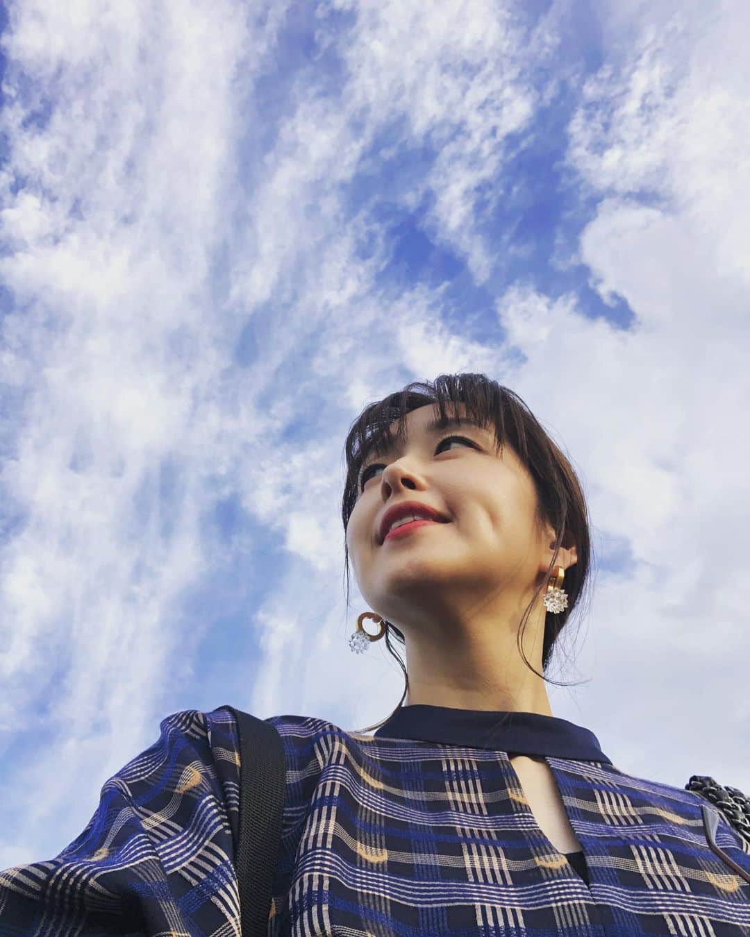 笛木優子のインスタグラム：「秋空。。 でもちょっと暑め。。 9月最終日。。 月曜日。。 明日はテラハ、、w 金曜はバチェラー、、 あ、、😂😂😂 一週間また頑張りましょう！！」