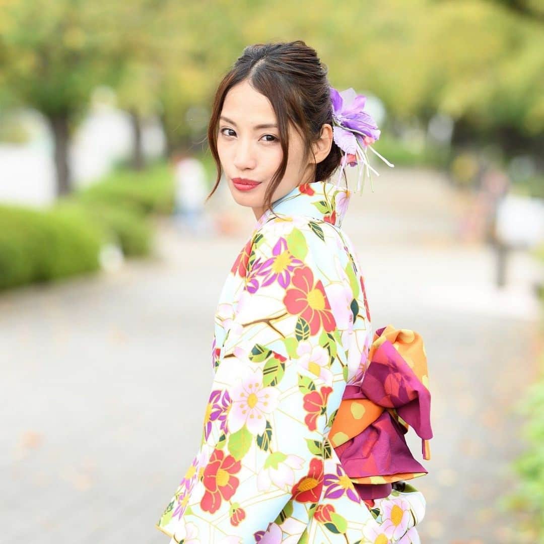 蒼怜奈のインスタグラム：「お着物着ました。 ヘアアレンジは久野絵里子ちゃんに教わりました♡  #グラビア  #レースクイーン #RQ #釣りガール #kb2019 #あおいれいな #蒼怜奈 #kbb #blue #japanesegirl #girlsphoto #kimono #着物 #着物ヘア #ヘアアレンジ」