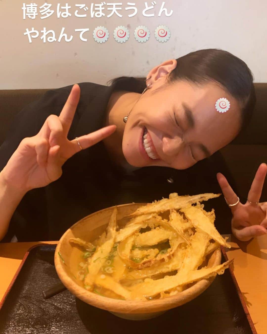 池田莉子さんのインスタグラム写真 - (池田莉子Instagram)「早起きして朝は博多観光●●●﻿ 春にリニューアルしたばかりの福岡市美術館へ﻿ 大きなダリの絵を見て心臓も身体全体もざわざわ。。🦚﻿ ﻿ 彫刻家の戸谷成雄さんの作品もありました！！﻿ 20本程の彫刻された木が真っ白の空間の中にあって﻿ そこには不思議な森が存在していました。﻿ 全て写真禁止なので載せられないのが残念ですが、﻿ 福岡に行く方は是非、行って見て下さい😌﻿ ﻿ 出発前は、しっかり大地のうどんを食べましたー！﻿ ﻿ #hakata #fukuojaartmuseum #udon ﻿ #博多 #大濠公園 #福岡市美術館 #大地のうどん﻿ #ダリ #草間彌生 #戸谷成雄」9月30日 0時26分 - ricoikeda