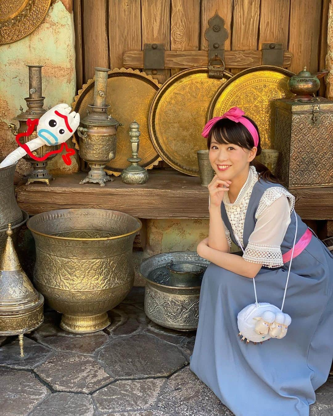 藤本真未さんのインスタグラム写真 - (藤本真未Instagram)「* Tokyo Disney Sea🌏 * 今回はトイストーリー4より、ボーピープコーデ👱‍♀️🎀 ※ピンクのベルトはお友達が買ってきてくれた100均のリボンで、私が作りました😂 * 今回のスケジュール⬇️ ✔︎ソアリンファンタスティックフライトA-3(S) ✔︎スペシャルまん🍴 ✔︎フォトスポットで写真📷 ✔︎ダッフィーグリーティング🧸📷 ✔︎ソアリンファンタスティックフライトC-1(FP) ✔︎ファンタスティック・フライト・ドリンク🥤&ピザ🍕 ✔︎ピノキオフォト ✔︎フォトスポットで写真📷 ✔︎シェリーメイグリーティング🧸📷 ✔︎うきわまん🍴 ✔︎インディージョーンズアドベンチャー(FP) ✔︎ドナルドグリーティング🐥📷 ✔︎ソング・オブ・ミラージュB-3-18.19(㊗️当選) ✔︎ミニーグリーティング🐭📷 ✔︎ニモ&フレンズ・シーライダー(FP) ✔︎ミゲルズ・ エルドラド・キャンティーナディナー🍴 ✔︎マジックランプシアター(FP) ✔︎フォトスポットで写真📷 ✔︎ショッピング 【(S)スタンバイ(FP)ファストパス】 * 1秒も無駄のないスケジュールでした😚 * #Disney #ディズニー #バウンドコーデ #TokyoDisneySea #東京ディズニーシー #DisneySea #ディズニーシー #トイストーリー4 #ディズニーバウンド #バウンドコーデ #トイストーリーバウンド #ボーピープバウンド  #トイストーリーコーデ #ボーピープコーデ #ボーピープ #トイストーリー #ハロウィン」9月30日 1時16分 - manamifujimoto108