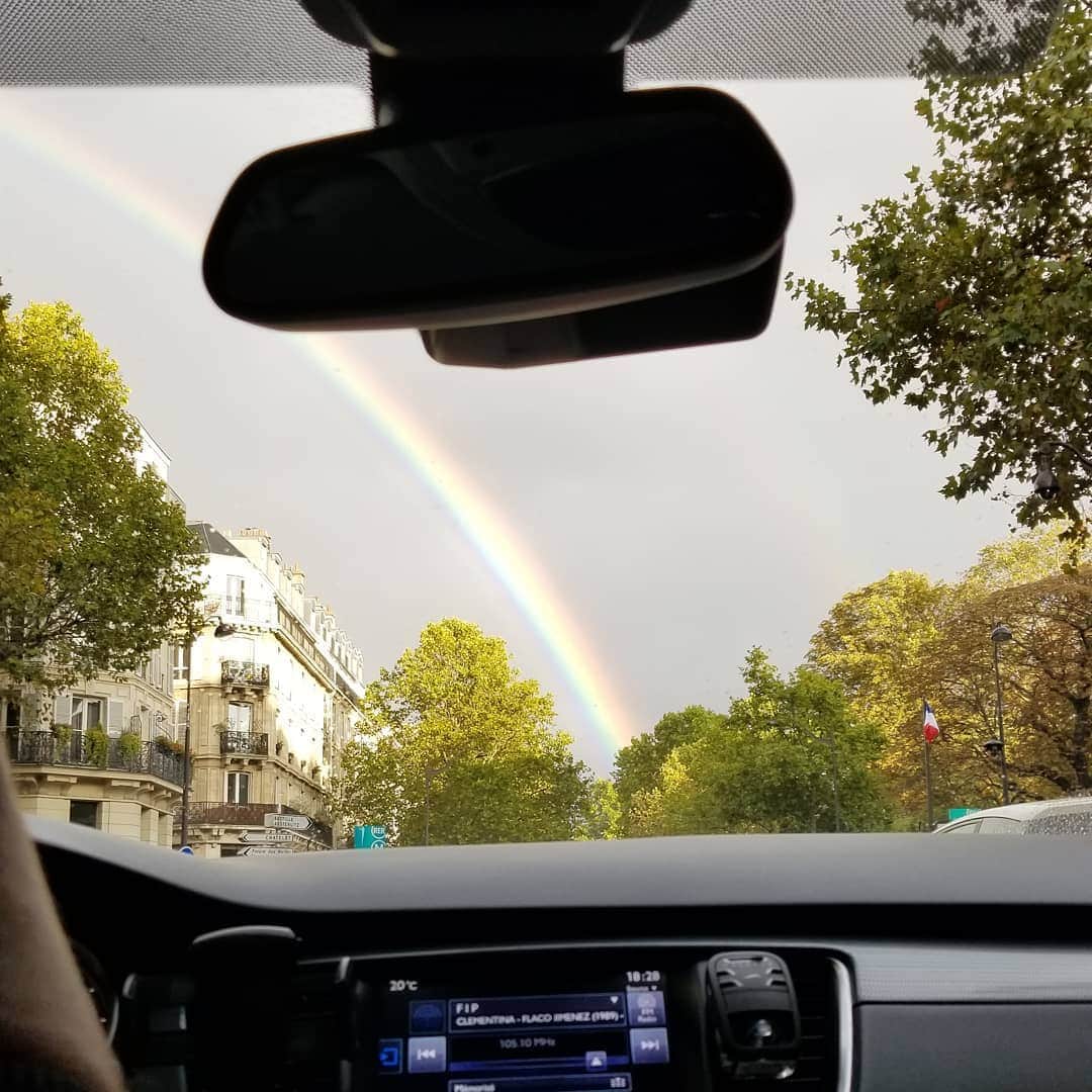 慶元まさ美さんのインスタグラム写真 - (慶元まさ美Instagram)「霧雨が時々降った 今日のパリ  帰り道のタクシーで 虹が見れました🎵😊」9月30日 1時32分 - preciousmomentk