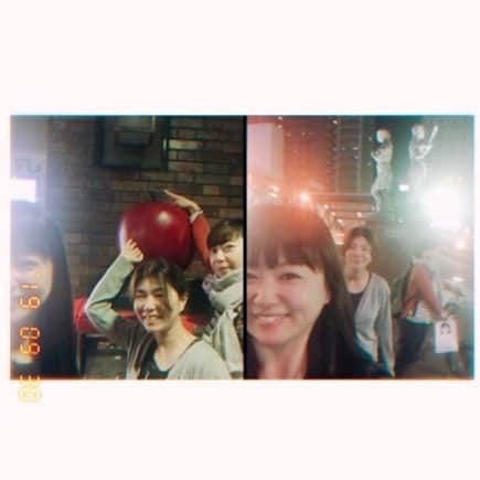 のインスタグラム：「同級生と銅像とリンゴポストと撮りたかったけど、セルフィーであまりよくわからない😋高校の時の友達とたくさん笑った1日でした。東京にはまだ帰りません。あとはお父さんと釣りするんです🎣」