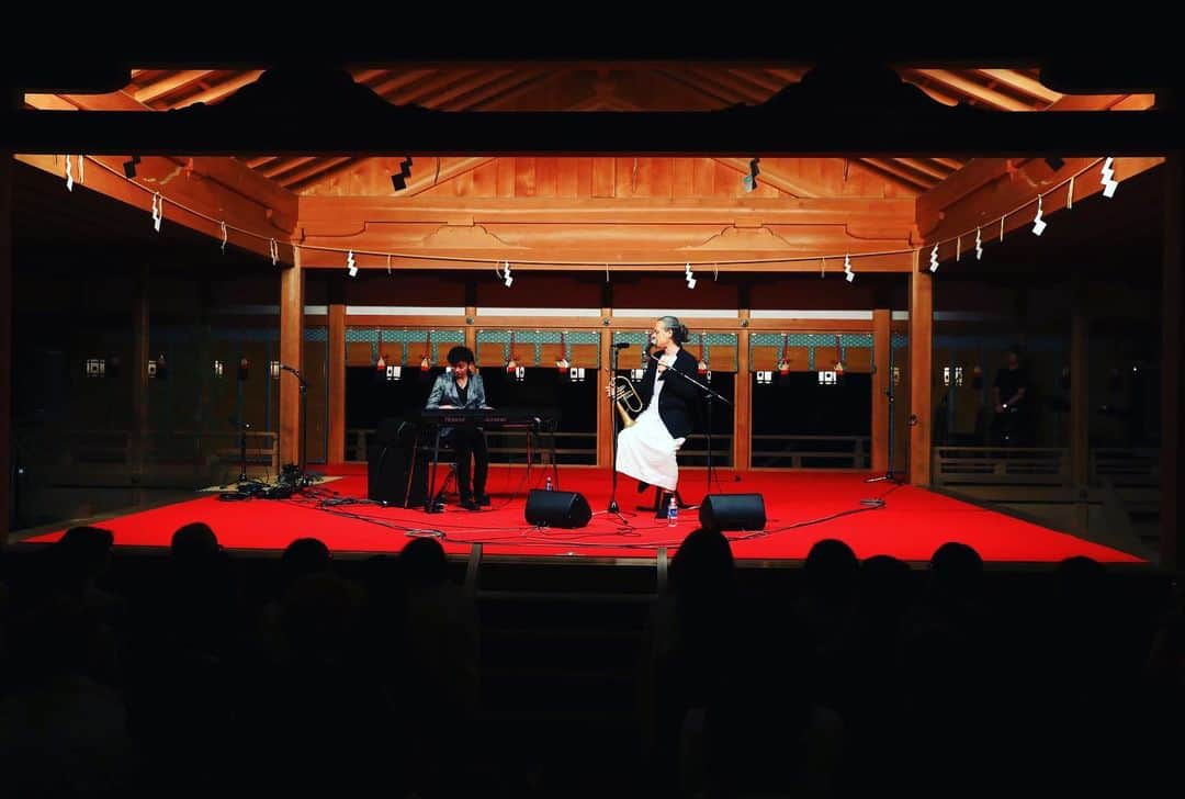 TOKUさんのインスタグラム写真 - (TOKUInstagram)「Amazing 2 days in Tenkawa village in Nara ! I’m just thankful for being able to come here and play for God enshrined at this historical shrine. Every moment, everything I saw was so spiritual.  And it’s always great to play with my longtime friend, a great piano player @_shinjiakita_ , we definitely felt that God led us somewhere we’ve never been to. Blessed.. #tenkawavillage #tenkawashrine #dorokawahotspring #feelingblessed🙏 #tokujazz #nara #spiritualtimes」9月30日 1時29分 - tokujazz