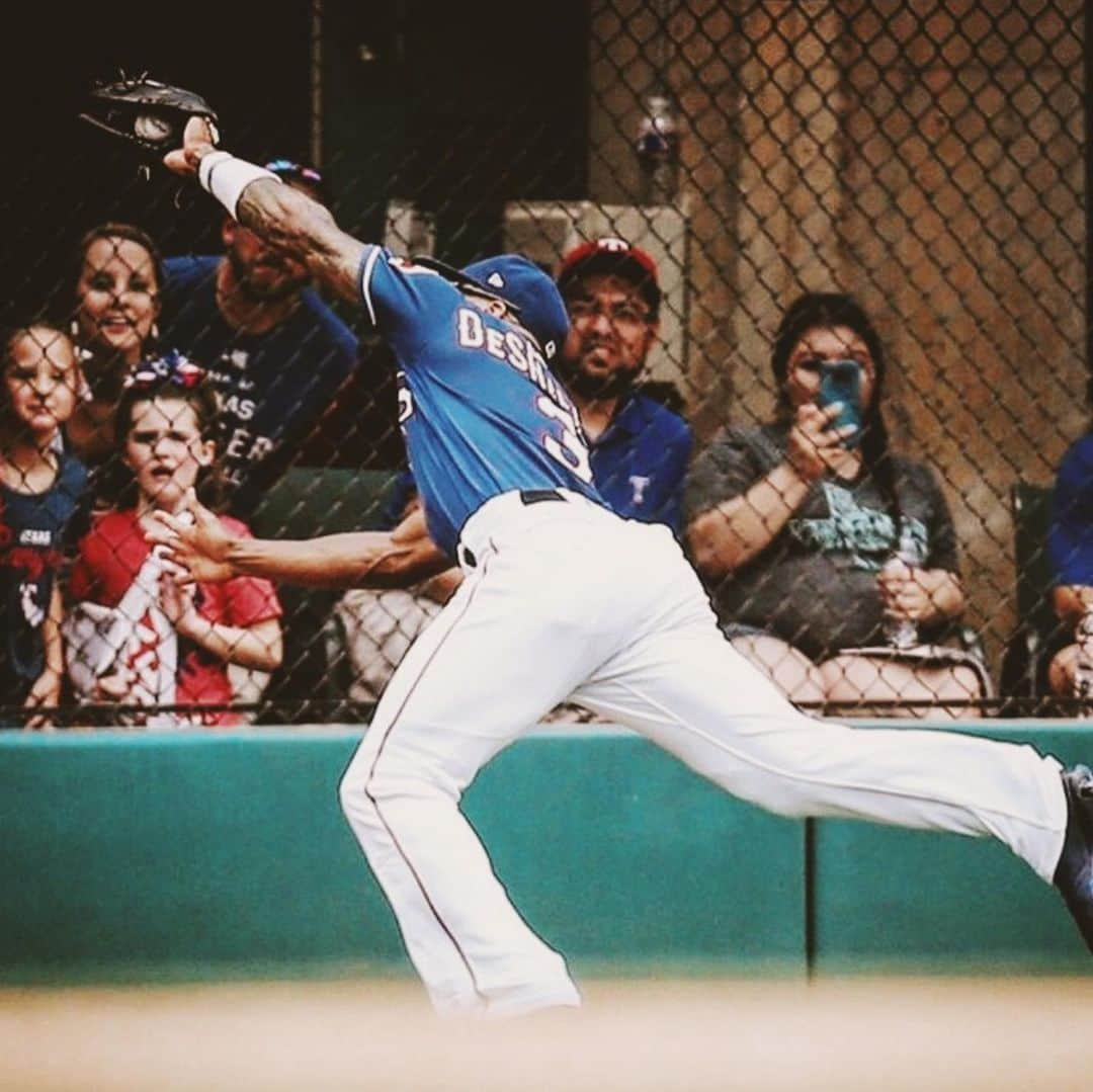 デライノ・デシールズ・ジュニアさんのインスタグラム写真 - (デライノ・デシールズ・ジュニアInstagram)「From year 1 to year 5. Thank you for the memories Globe Life Park! ❤️ #togetherwe #globelifepark #finalgame」9月30日 1時42分 - linodeshields