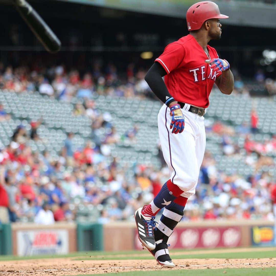 デライノ・デシールズ・ジュニアさんのインスタグラム写真 - (デライノ・デシールズ・ジュニアInstagram)「From year 1 to year 5. Thank you for the memories Globe Life Park! ❤️ #togetherwe #globelifepark #finalgame」9月30日 1時42分 - linodeshields