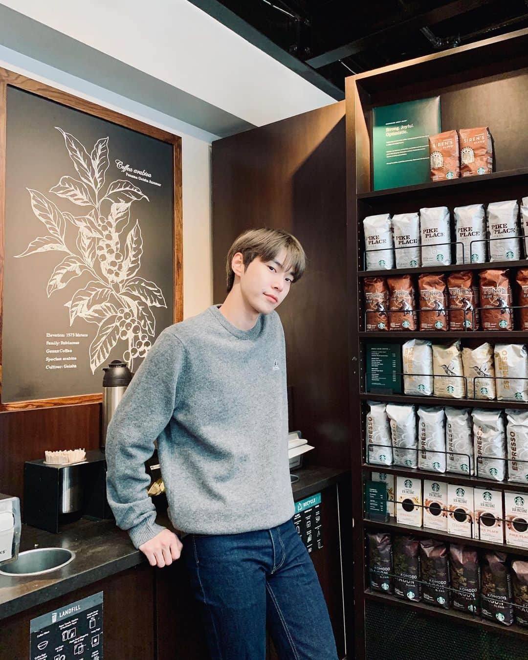 NCT 127さんのインスタグラム写真 - (NCT 127Instagram)「Coffee in the morning🌞 New York @.@  #NewYork #NCT #NCT127 #DOYOUNG」9月30日 2時06分 - nct127