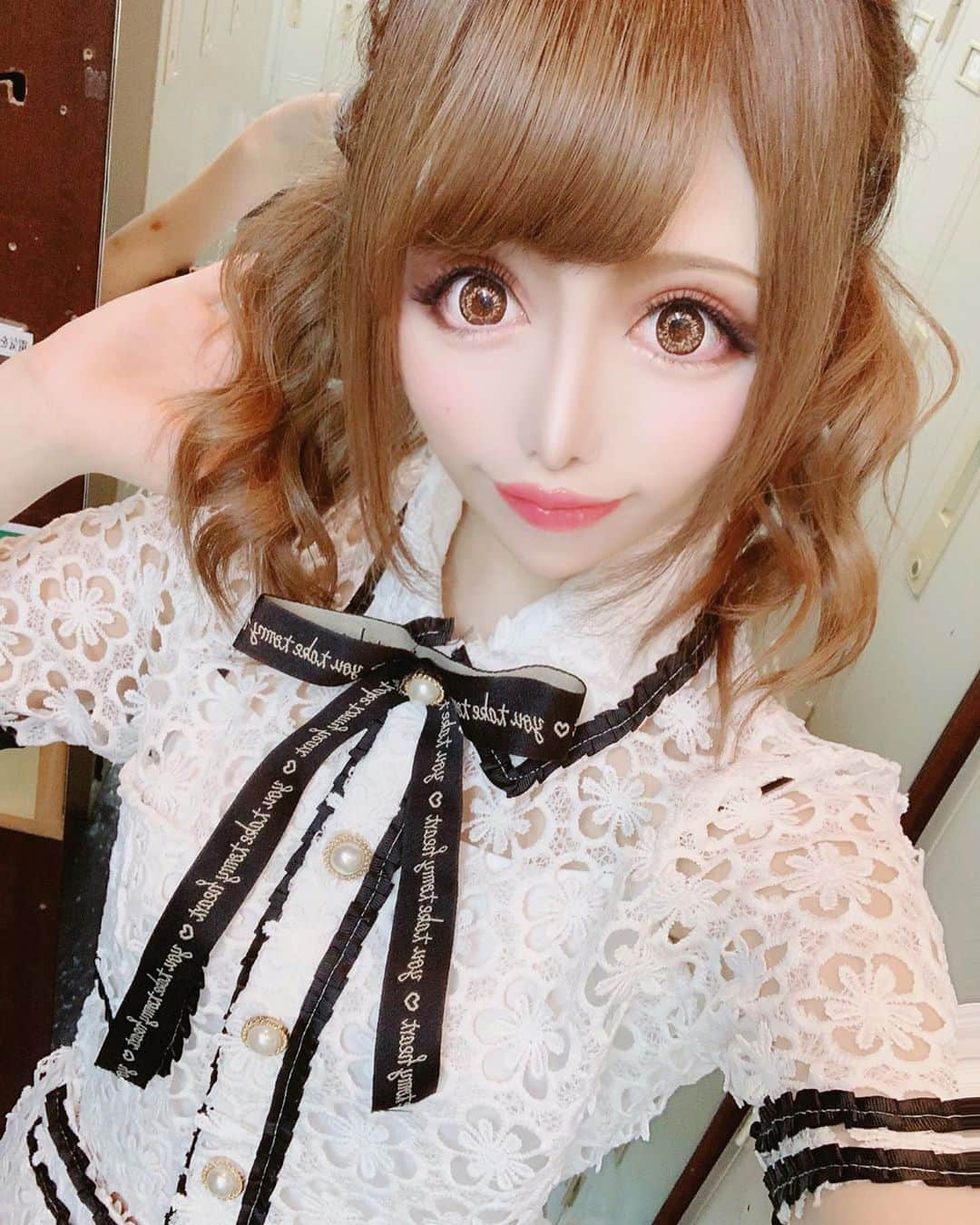 ねねーしゅのインスタグラム：「最近お気に入りの可愛い花柄レースセットアップ🌸💓リリーブティックさん(@lilyboutique_official )のだよん✨ 女の子にもお客様にも好評で嬉しい〜😄❤️ お店でも着れる可愛いワンピースとかが好き(｡ >艸<)‼️ #歌舞伎町#キャバクラ#新宿#キャバ嬢#ツインテール#ヘアメ#キャバドレス#セットアップ#ワンピース#リリーブティック#lilyboutique #レース#可愛い#インポート」