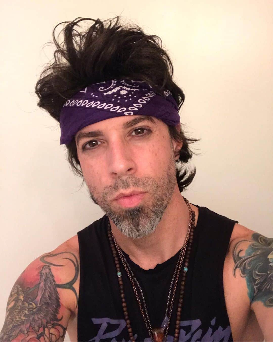 クリス・ドートリーのインスタグラム：「Somebody found that old eyeliner😜 Think I’ll call this alter ego “Hard Marx” 🤣🤣 Whatcha think @therichardmarx ?😜 #dancetoendalz #alzheimersassociation #80s #purple」