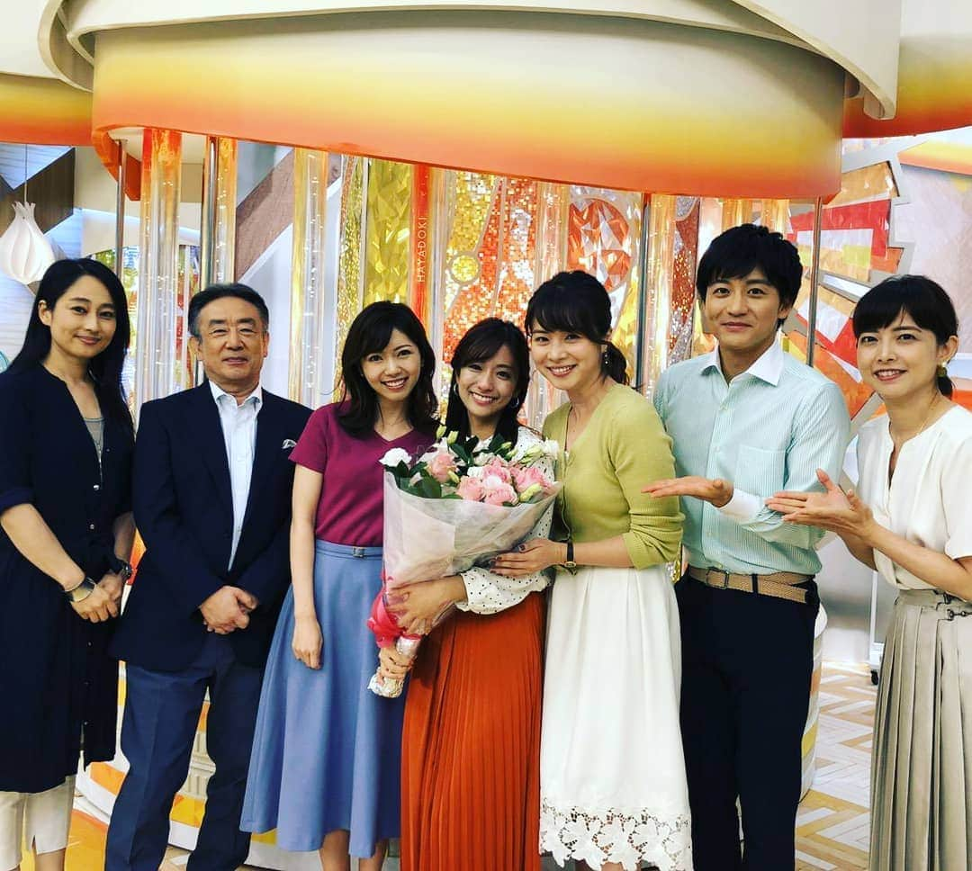 TBS「はやドキ！」さんのインスタグラム写真 - (TBS「はやドキ！」Instagram)「そして、田村真子アナウンサーも卒業です。  しっかりしていて 責任感がある真子ちゃん。  入社年時の話になると、 自分とほぼ変わらないんじゃないかと思っていたので 間違えるほど笑 頼もしいのです😊  元気な声とキラキラした笑顔で伝えてくれました✨  本当にありがとう！  まるっと！サタデー 頑張ってね👍  皆川  #はやドキ #卒業 #旅立ちの日 #田村真子 #川又智菜美  #尾崎朋美 #水野悠希 #柴田秀一 #山本匠晃 #皆川玲奈 #アナウンサー #tbs」9月30日 6時13分 - tbs_hayadoki