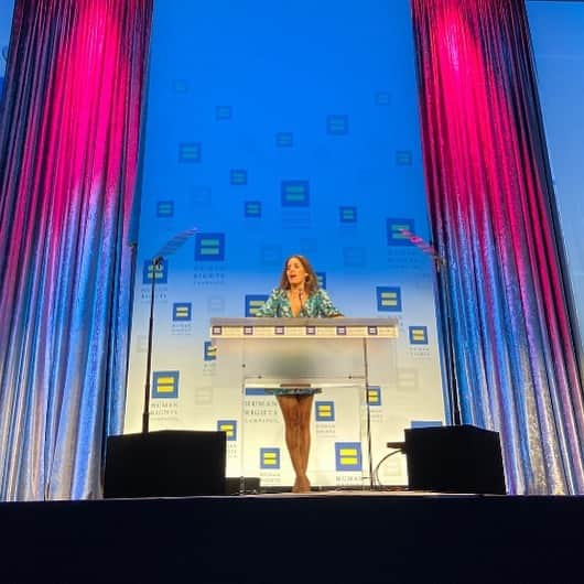 アナ・オルティスのインスタグラム：「Thanks to everyone who worked so hard to make the #HRCgala2019 happen. 🇵🇷🏳️‍🌈 #HumanRightsCampaign」