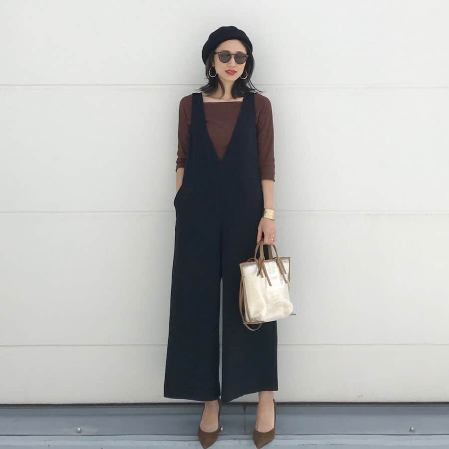 のインスタグラム：「✴︎ @enfas_official のバッグを秋冬バージョンのインナーにチェンジ❤︎ モコモコ🐑 . @allumerofficial のサロペットが子供っぽくならずに着られてお気に入り❤︎ . . all-in-one @allumerofficial  knit @nostalgia_jp  bag @enfas_official . . . #Allumer#アリュメール#fashion#coordinate#シンプルコーデ#オールインワン#サロペット#大人カジュアル#morrowbag#morrowコーデ#morrow_cecily#enfasbag」