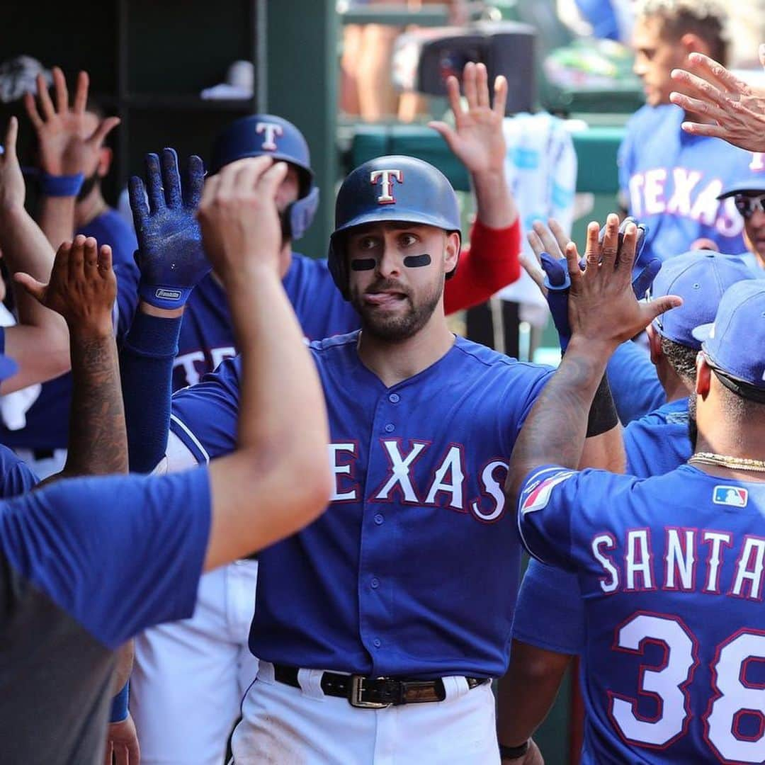 ジョーイ・ギャロさんのインスタグラム写真 - (ジョーイ・ギャロInstagram)「Another season is in the books! Thank you to all the @rangers fans who came out and supported us throughout this season! We also say goodbye to the beautiful Globe Life Park, a lot of great memories were made on that field! Can’t wait for 2020 in the brand new @globelifefield! #FarewellGLP」9月30日 7時48分 - joeygallo24