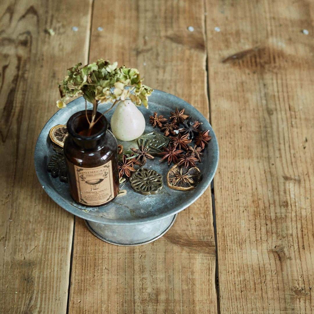 BESSの家さんのインスタグラム写真 - (BESSの家Instagram)「暮らしを彩り、豊かにしてくれるのは、高価なものより遊びごころがあるもの。 . https://www.bess.jp/ .	 #BESSの家 #住むより楽しむBESSの家 #住むより楽しむ #スローライフ #カントリーログ #木の家 #ログハウス #BESSオーナーの暮らし #BESSユーザーの暮らし #LOGWAY #梺ぐらし #暮らし #暮らしを楽しむ #インテリア雑貨」9月30日 18時48分 - bess_slowlife
