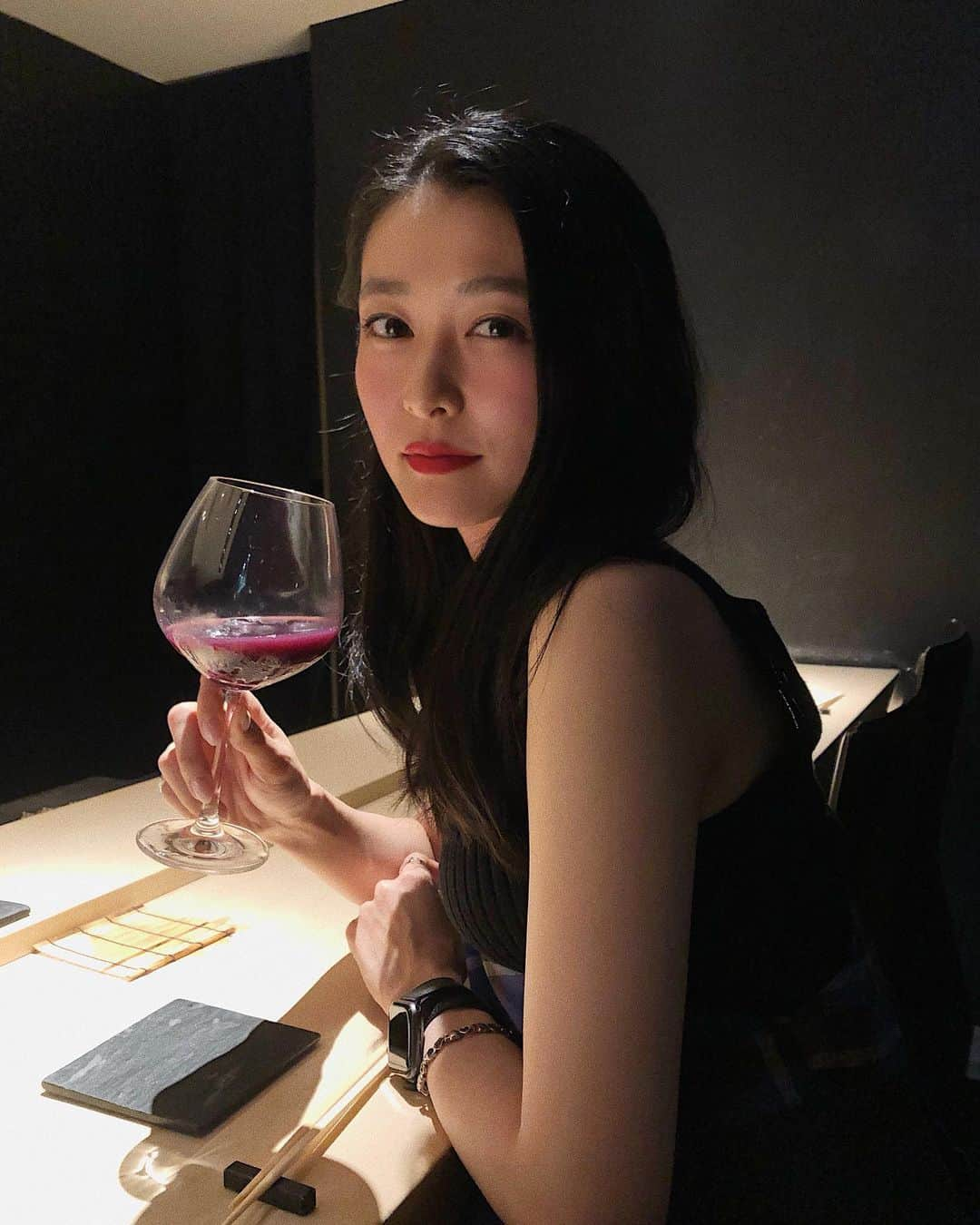 Karunaさんのインスタグラム写真 - (KarunaInstagram)「ㅤㅤㅤ あっという間に１０月・・・😶🍷 #９月の思い出 #東京カレンダー風 #この日は雨が降ってて髪パヤパヤ #スカしてるけどこれ葡萄ジュース #中目黒いぐち #焼鳥 #東京グルメ」9月30日 17時50分 - karuna0520