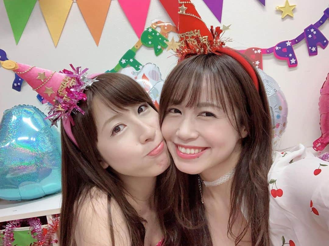 北条佳奈さんのインスタグラム写真 - (北条佳奈Instagram)「オープニングムービーオフショット🥰🌈🎂💕 みんなどんな反応してるのかなってスクリーンの後ろでまりちゃんとドキドキしてたんだよ👭💓 カラフルでポップでハッピーなパーティーの幕開けです😍🎉 #ぷぅまり生誕 #誕生日 #生誕祭 #birthday #birthdayparty #ぷぅまり #bff #tagsforlikes #instalove #followme #👭 #🎉」9月30日 17時44分 - kana_hojyo
