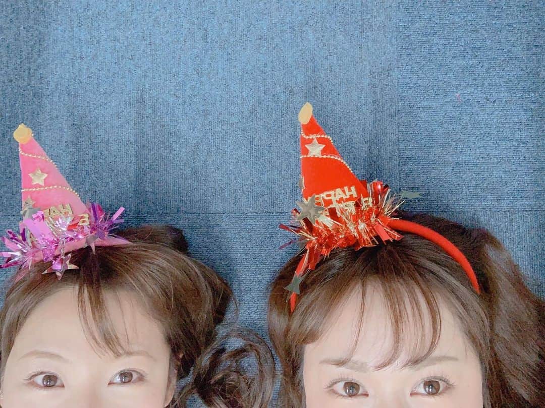 北条佳奈さんのインスタグラム写真 - (北条佳奈Instagram)「オープニングムービーオフショット🥰🌈🎂💕 みんなどんな反応してるのかなってスクリーンの後ろでまりちゃんとドキドキしてたんだよ👭💓 カラフルでポップでハッピーなパーティーの幕開けです😍🎉 #ぷぅまり生誕 #誕生日 #生誕祭 #birthday #birthdayparty #ぷぅまり #bff #tagsforlikes #instalove #followme #👭 #🎉」9月30日 17時44分 - kana_hojyo