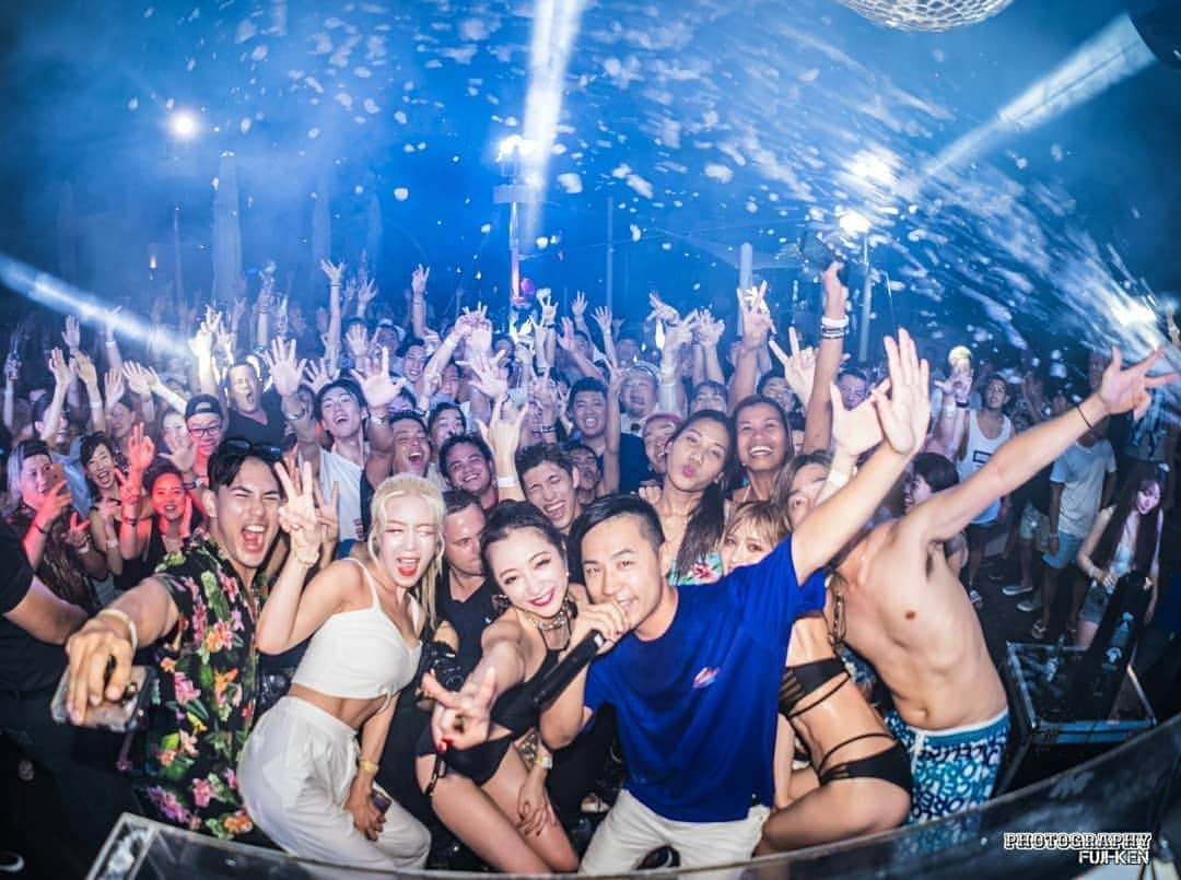 DJ DAIKI（若林大輝）さんのインスタグラム写真 - (DJ DAIKI（若林大輝）Instagram)「【Electro Beach Festival on Oct 12】 . A European resort-like high sense beach club will host a outside party in Mactan, Cebu.We'd love to welcome any country people to join!!!!! . セブマクタン島でヨーロッパのリゾート地を模倣させるハイセンスなホテルのビーチクラブにてビーチフェスを開催!!会場は5つ星ホテルMOEVENPICK RESORT HOTEL内にある【Ibiza Beach Club】 . The Venue this time is in "Ibiza Beach Club" which within MOEVENPICK RESORT HOTEL, a 5 star hotel.  Ibiza Beach ClubはMOEVENPICK RESORT HOTELの吹き抜けのエントランスを抜けてプールサイドを少し歩くと透き通るようなホワイトカラーに統一されたお洒落な会場が海の目の前に広がります。 . Ibiza Beach Club is a stylish venue that is unified in white color, it transparently spread in front of the sea and you can walk a little on the poolside through the entrance atrium of MOEVENPICK RESORT HOTEL . ヨットの帆のようなホワイトレースがそこら中に張り巡らされ、ウッドデッキビーチにラグジュアリーなジャグジーも完備し目の前は美しいビーチという最高のロケーション。 . In a wood deck where you can enjoy the gorgeous view of the sea while in a luxurious jacuzz. It's the best location! White Laced Yachts are also stationed and spread around everywhere . サンセット前にパーティーがスタートし夜風を浴びながら最高の音楽と共に踊るも良し、この日各国からたくさんの方が集まるので皆で仲良く飲みながら語るもよし。それぞれの楽しみ方が出来るビーチフェスです。 . Right before sunset, the party starts! Chat while drinking and get along with everyone as well as dance along with the best music while soaking up in the night breeze. A lot of people gather just for this day. It is a party for our own way to enjoy ourselves.  今回遂に開催13回目となり、巨大泡マシーンも導入され、イビサを模倣させる泡パーティーそして美しいビーチが目の前に広がる中でのロケーションでスペシャルバージョンとして開催！！ . 以下パーティー詳細です。 This information about the party is more or less . 【Electro Beach Festival】 . ■DAY：2019.10.12（Sat） ■OPEN : 3:00pm～11:30pm ■GENRE：Dance music ■Artist DAIKI,Rocky,YUNKORO,ELY,MIKE,NAOKI,SHUN-SHUN,CHIAKING,Shin.Rai etc... ■LOCATION：Ibiza Beach Club Cebu(Mövenpick Hotel内) . ■ADDRESS：Moevenpick Hotel Mactan Island Cebu, Punta Engano, Cebu, 6015 Mactan, Lapu-Lapu, Philippines . @movenpickcebu . ■TEL (032) 492 7777 ■PRICE：DOOR PHP1000,Advance Ticket PHP600 ※前売りチケットをご希望の方はDMをください。 . (Let me contact if you need advace ticket!!!!!) . ■VIP TABLE ※ご希望の方は主催者または招待者までご連絡をお願いします。 . ■Supported by MeRISE Fiverich,Inc, Supernova . 10月12日はセブ島にてエレクトロビーチフェス最高の思い出を皆で作りたいと思います！日本からもまだまだ参加可能なので皆様大集合よろしくお願いします！！」9月30日 18時34分 - daiki.wakabayashi