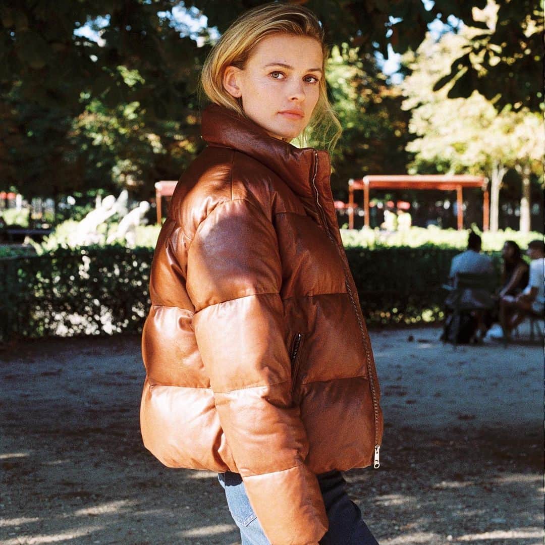 Anthropologieさんのインスタグラム写真 - (AnthropologieInstagram)「Crisp autumn air, meet warm fall puffer ✨ Check out our story for more! (link in profile to shop the Lamarque Iris Leather Puffer Coat)」9月30日 10時03分 - anthropologie