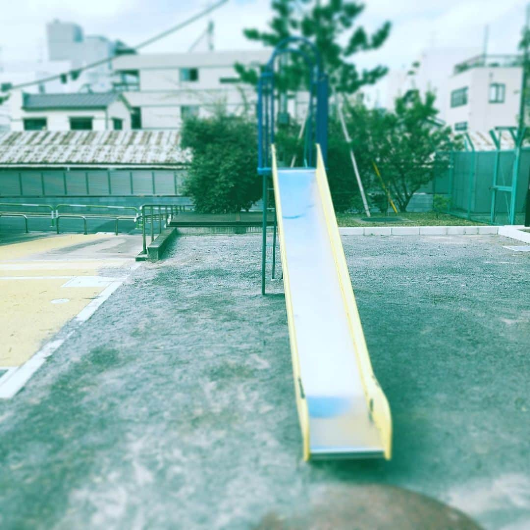 中野敬久さんのインスタグラム写真 - (中野敬久Instagram)「#あの公園 #ではない #it’s #not #that #park #gray #and #blue」9月30日 10時14分 - hirohisanakano