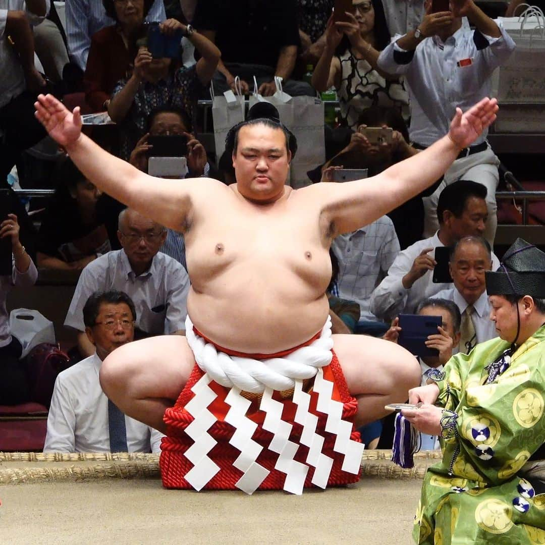 日本相撲協会さんのインスタグラム写真 - (日本相撲協会Instagram)「昨日行われた稀勢の里、断髪式の様子です。 ・ #相撲 #大相撲 #9月場所 #九月場所 #秋場所 #両国 #両国国技館 #国技館 #稀勢の里 #断髪式 #横綱」9月30日 10時42分 - sumokyokai