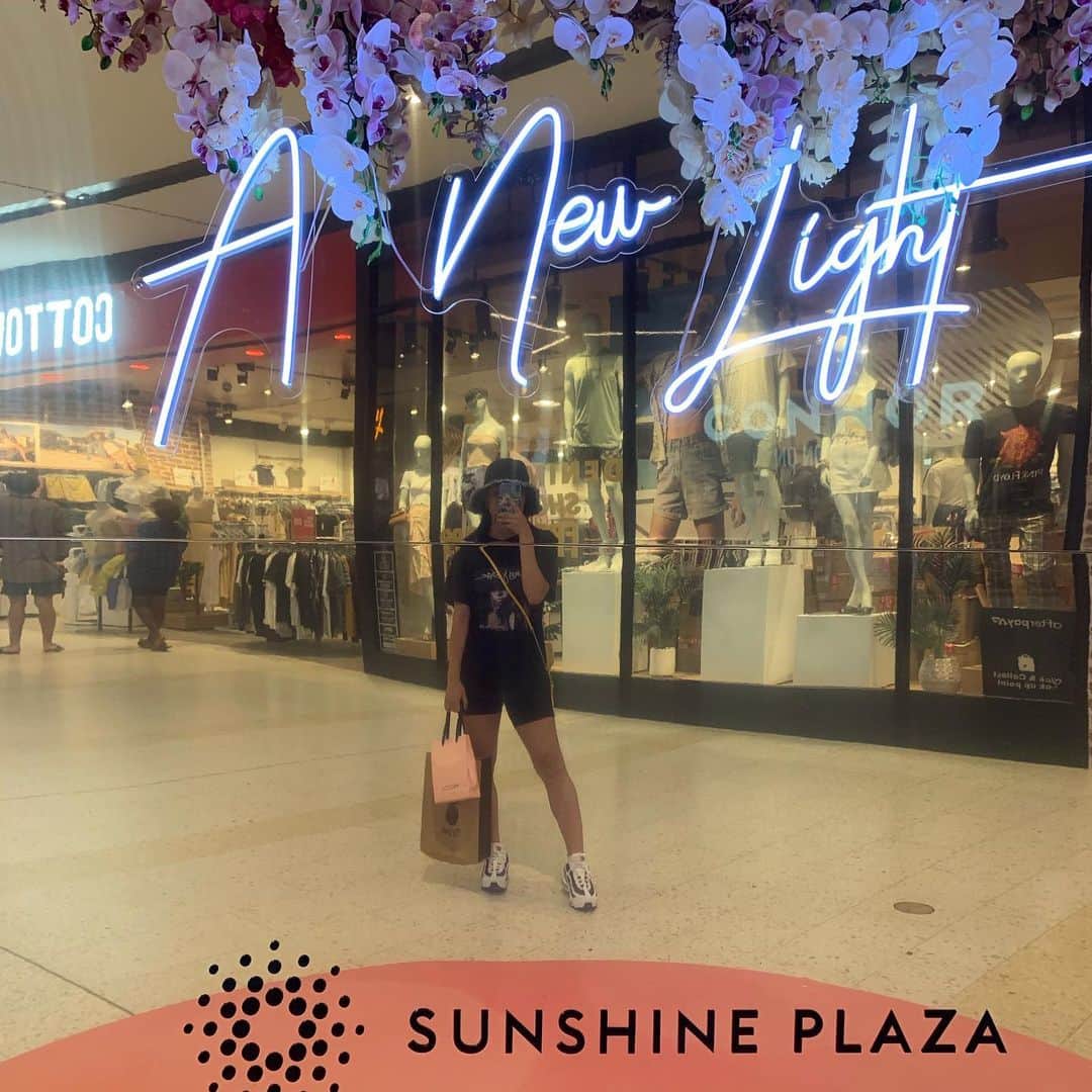 RIEHATAさんのインスタグラム写真 - (RIEHATAInstagram)「Sunshine Coast🌞 Australia 🌴🇦🇺 Can't believe i came here for work! this is awesome🏝🏝🏝 thank you so much @upgradedc @t_sole8  did amazing 👏」9月30日 10時49分 - riehata