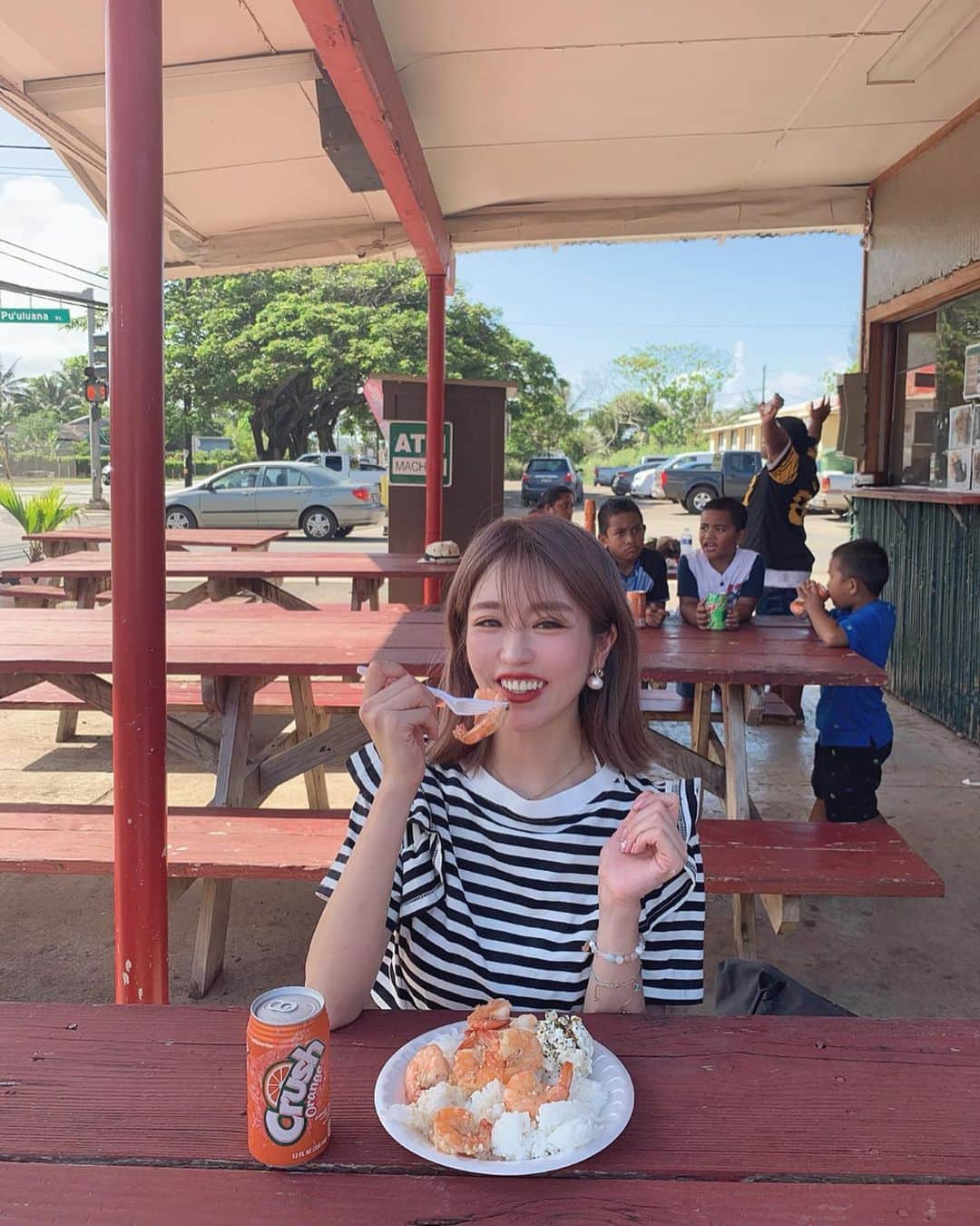 ひこ乃さんのインスタグラム写真 - (ひこ乃Instagram)「🍤⠀ ⠀ やっと探し求めていた味のガーリックシュリンプ が見つかりました、、！😭✨ 初日からずっと食べたかったけど、 これだっていうのに出会えなくて、今日のお昼時に コーディネーターのシームズにランチそろそろ食べる？ って言われて、少し後でって言って色々待った後、 そろそろ食べる？ってなって食べるーってなって、 現金かカードかどっち使うの？って言われて カードって言ったら、、！ ガーリックシュリンプ食べたいなんて一言も言ってない のにたまたまガーリックシュリンプのお店に 連れて行ってくれました、、！😭 しかも、理想としてた味で！！😭 kahukuにあるMana's Grindzっていうお店だよ😻 ガーリックシュリンプ食べたい方は 是非行ってみて欲しいです💖⠀ ⠀ @beautyplus_jp のフィルターは海老のオレンジが鮮やかになるGoblinです💖🍤⠀ ⠀ #beautyPlushawaii#haleiwa#hawaiifood#ハワイグルメ#ガーリックシュリンプ#ハワイランチ#ハワイ#ハワイ旅行#ハワイ旅行2019#하와이#하와이여행#하와이🌴」9月30日 11時00分 - hikono0909