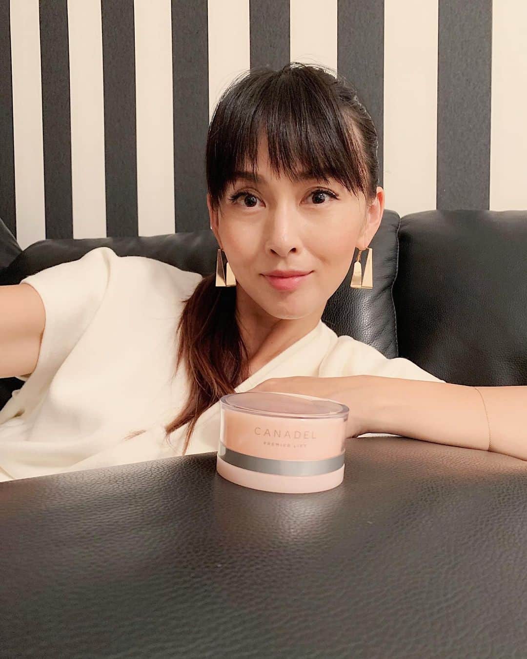 桜井裕美さんのインスタグラム写真 桜井裕美instagram 毎日使っているカナデルのオールインワン 段々とお肌が乾燥する時期になってきましたが これがあれば安心 オールインワンクリーム 美白ケア カナデル Canadel オールインワンジェル ハリケア 時短