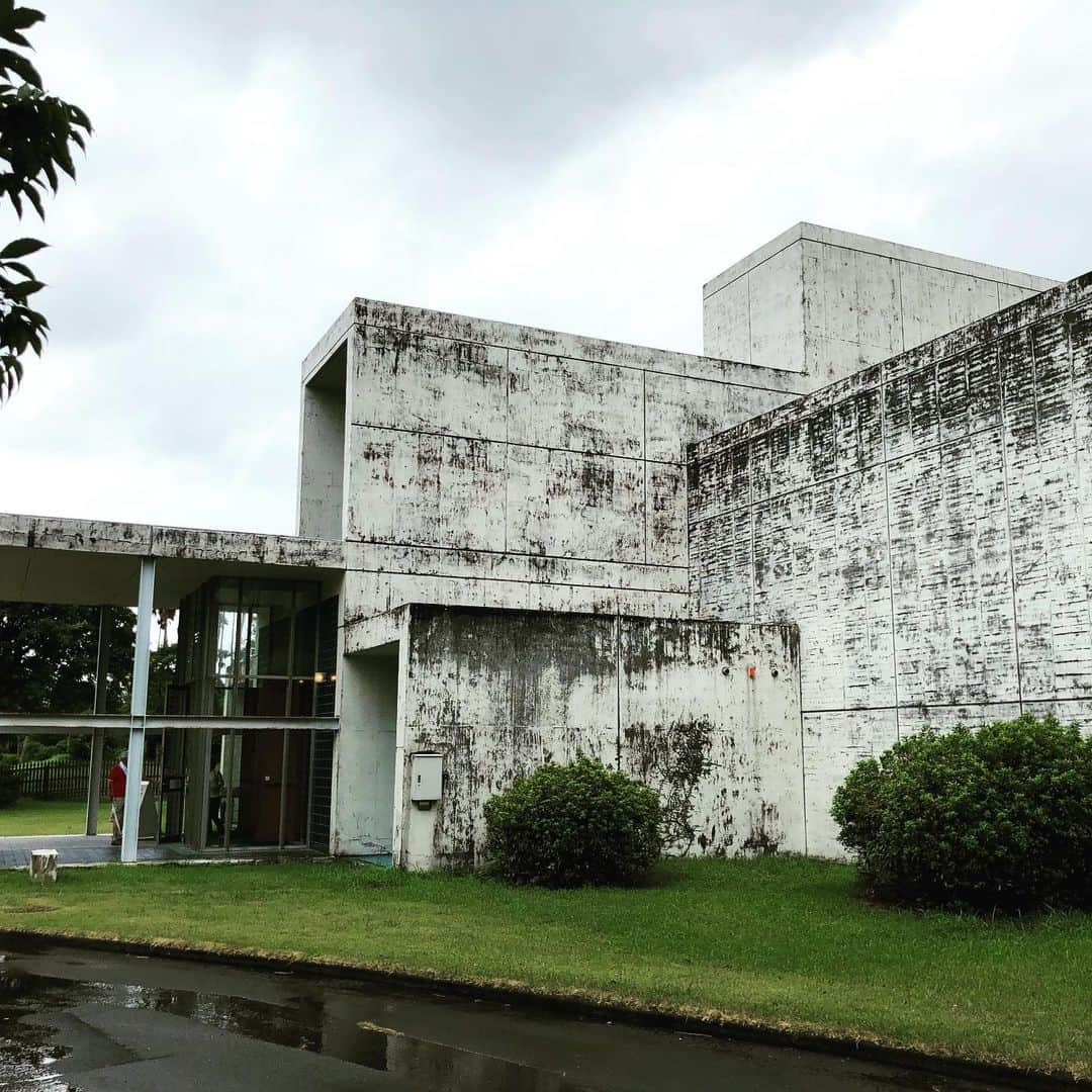 日興建設(株)木脇ホームさんのインスタグラム写真 - (日興建設(株)木脇ホームInstagram)「指宿の岩崎美術館。 設計は槇文彦氏。」9月30日 11時43分 - kiwaki_home