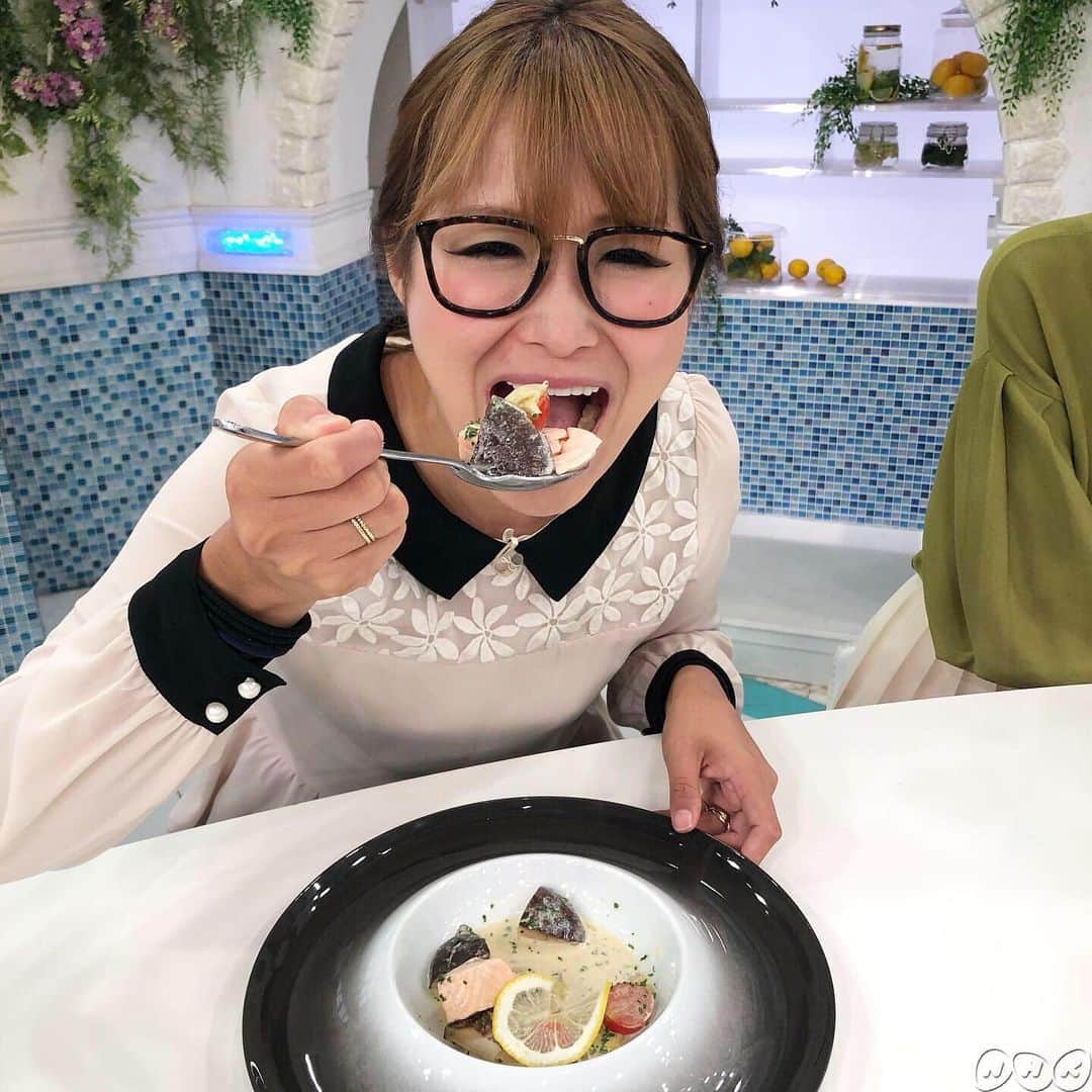 あさイチさんのインスタグラム写真 - (あさイチInstagram)「日本の食材を使った「サーモンのクリームソース」✨ 味の決め手は干し椎茸の出汁！ フライパンひとつで出来上がり〜。 美味しすぎてペロリと完食しました😋  詳しいレシピはプロフィールのURLから番組HPで🍽  #サーモンと干ししいたけのクリームソース  #小倉優子 さん #ギャル曽根 さん  #近江友里恵 アナ #nhk #あさイチ #8時15分から」9月30日 11時52分 - nhk_asaichi
