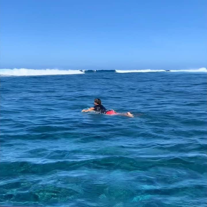 湯川正人のインスタグラム：「この飛び放題ライトに戻りたい🍻🍻 #fiji #skullcandy」