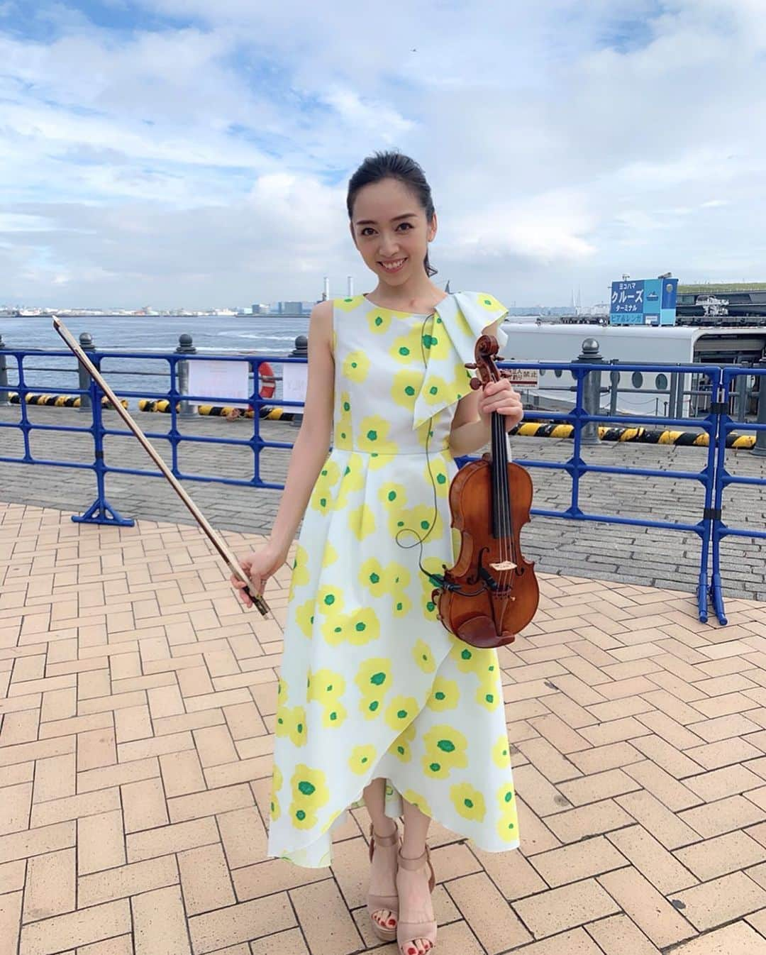 宮本笑里さんのインスタグラム写真 - (宮本笑里Instagram)「海風を感じながら野外で演奏できた幸せ。  スタクラフェスで演奏された 皆様の、あつい音楽。  関係者スタッフ皆様のサポート、なにより 会場へ来てくださいましたお客様、全てに 心から感謝します。  また皆様と会える事を祈って…☺️🌷 楽しい二日間ありがとうございました✨ #スタクラフェス」9月30日 12時03分 - emirimiyamoto