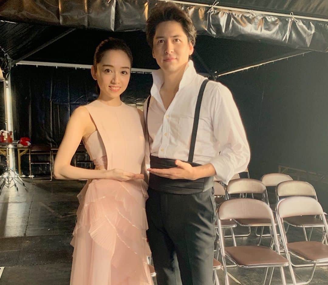 のインスタグラム：「思い出。 お祭りが終わってしまいましたね。 ちょっと寂しいなぁ。 2日間本当にありがとうございました。 クラシックフェスの中にミュージカルコーナーを設けて下さったイープラスさんをはじめ関係者の皆様に心から感謝致します。 #宮本笑里 さんとの共演も叶えて下さり、宮本さんも快諾して下さりとても嬉しかったです。夢が１つ叶いました。感謝！！ またこのステージに戻って来れるように日々精進して参ります。 ありがとうございました！」