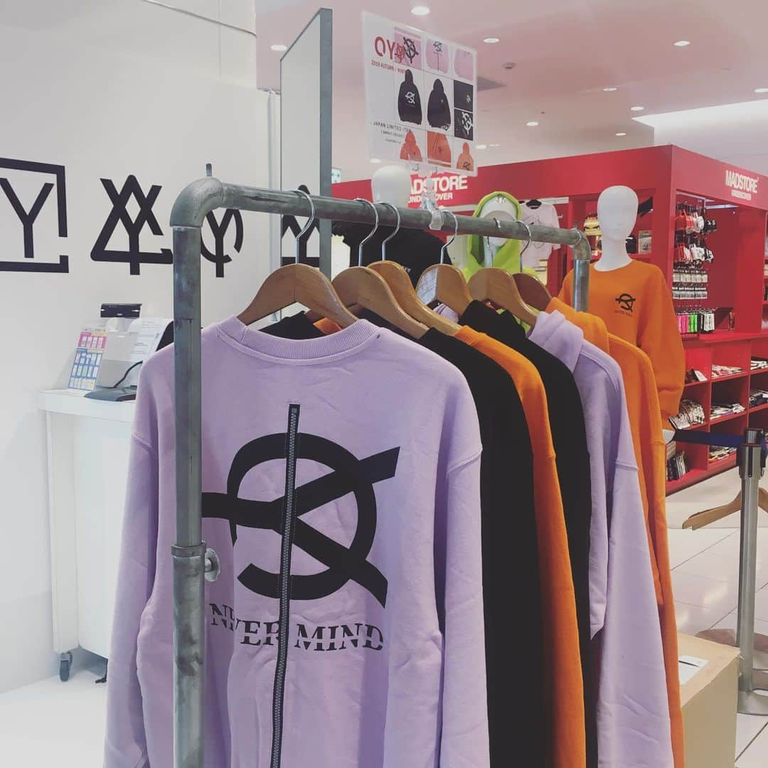 名古屋パルコさんのインスタグラム写真 - (名古屋パルコInstagram)「【LIMITED SHOP】OY popupstore が西館1 Fに期間限定オープンしております✨﻿ ﻿ 様々なカルチャーからインスピレーションを受け、シンプルの在り方を崩す現代的デザインを創作するブランドOYが名古屋PARCOに期間限定で登場致します。この機会に是非お立ち寄りくださいませ。﻿ ﻿ 期間：9/27(金)～10/4(金)﻿ 場所：西館1F　特設会場﻿ 時間：10:00～21:00﻿ ﻿ #oy #LIMITEDSHOP #パーカー #スウェット #秋冬 #名古屋 #nagoya #栄 #矢場町 #名古屋パルコ」9月30日 12時08分 - parco_nagoya_official