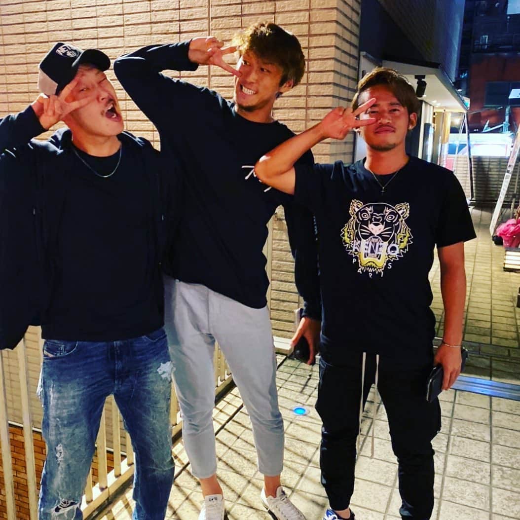 石田崚真のインスタグラム：「同期会きゃぴーん 撮影者あゆみ #ドストン  #ダビド  #マルコメ  #ヤリ」