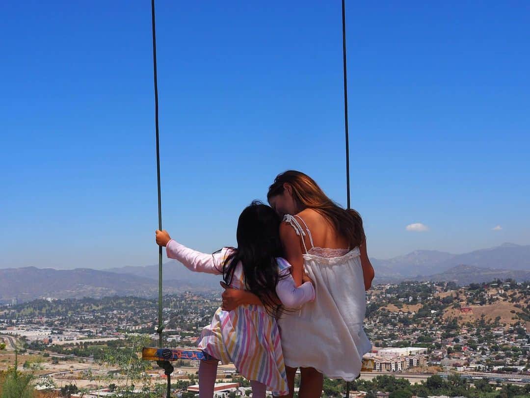 のインスタグラム：「I can't believe you are 5!! Happy birthday to my princess♡ I love you forever and beyond. can't wait to share more lovely days with you!!! ♡ princessの世界がいつも幸せいっぱいな 世界になるようにママ頑張るね🥰 大好きだよー❤️❤️ #myprincess #5yearsold #mysocaldays #ロサンゼルス留学 #ロサンゼルス生活」