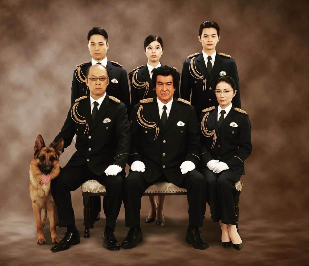 FISHBOYのインスタグラム：「. . my 👮 family... . . #ルパンの娘 最終回おめでとうございます . #オープニングや出動の振付 #まさかの義弟役 . . 武内監督はじめ制作に関わる全ての方々の愛に包まれた現場の空気感に感動。とても良い経験でした。 . ありがとうございました✨  @lupin_no_musume」