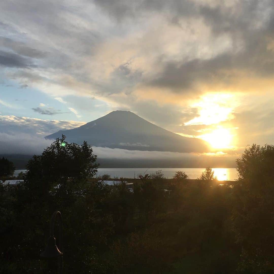 トータス松本さんのインスタグラム写真 - (トータス松本Instagram)「藤巻亮太くんのMt.FUJIMAKIに呼んでもらって歌ってきた。観てくれたみんな、ありがとう！ #藤巻亮太 #他の #出演者 #みんなありがとう #富士山 #朝 #昼 #夕方」9月30日 13時22分 - tortoise_matsumoto_official